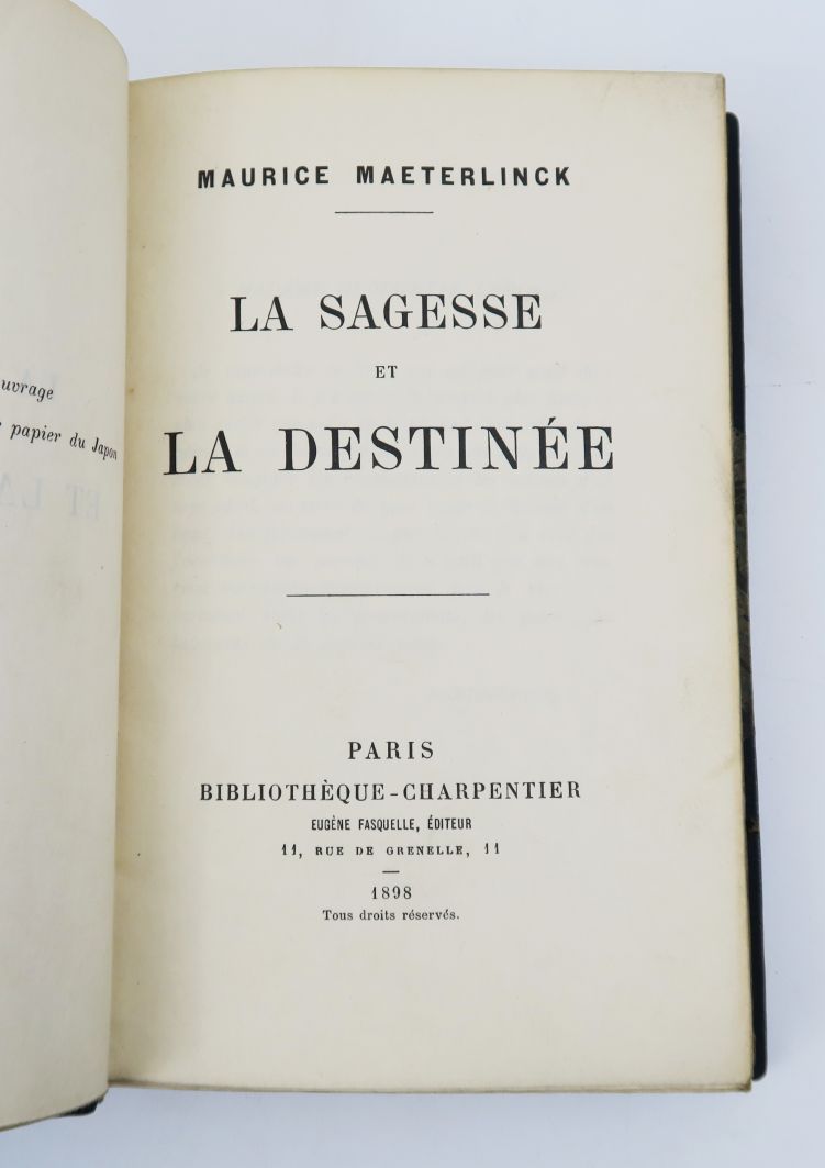 Null MAETERLINCK（莫里斯）。智慧与命运。巴黎，夏彭蒂耶图书馆，1898年。

12开本，深蓝色半马洛尼卡，带拐角，光滑的书脊上精细地装饰着镀金装&hellip;