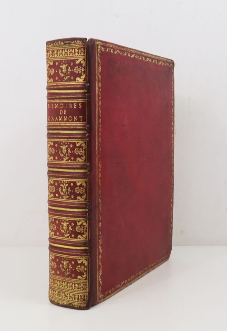 Null 哈米尔顿（安托万）。格拉蒙伯爵的回忆录》。伦敦，爱德华兹，sd [1793]。

四开本，红色长纹摩洛哥，书脊上有丰富的装饰，宽大的镀金边框框住书板，&hellip;