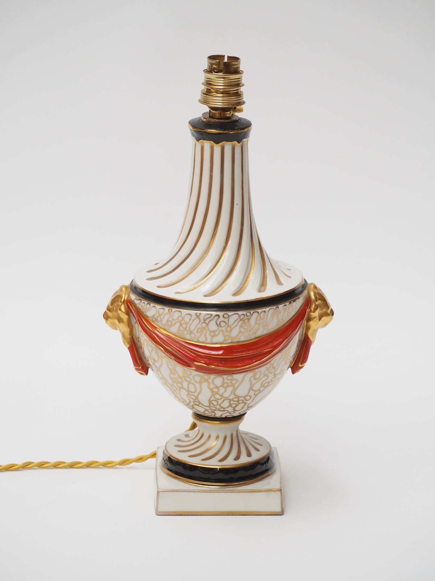 Null PARIS
Polychrome enameled porcelain lamp base with gold highlights, decorat&hellip;