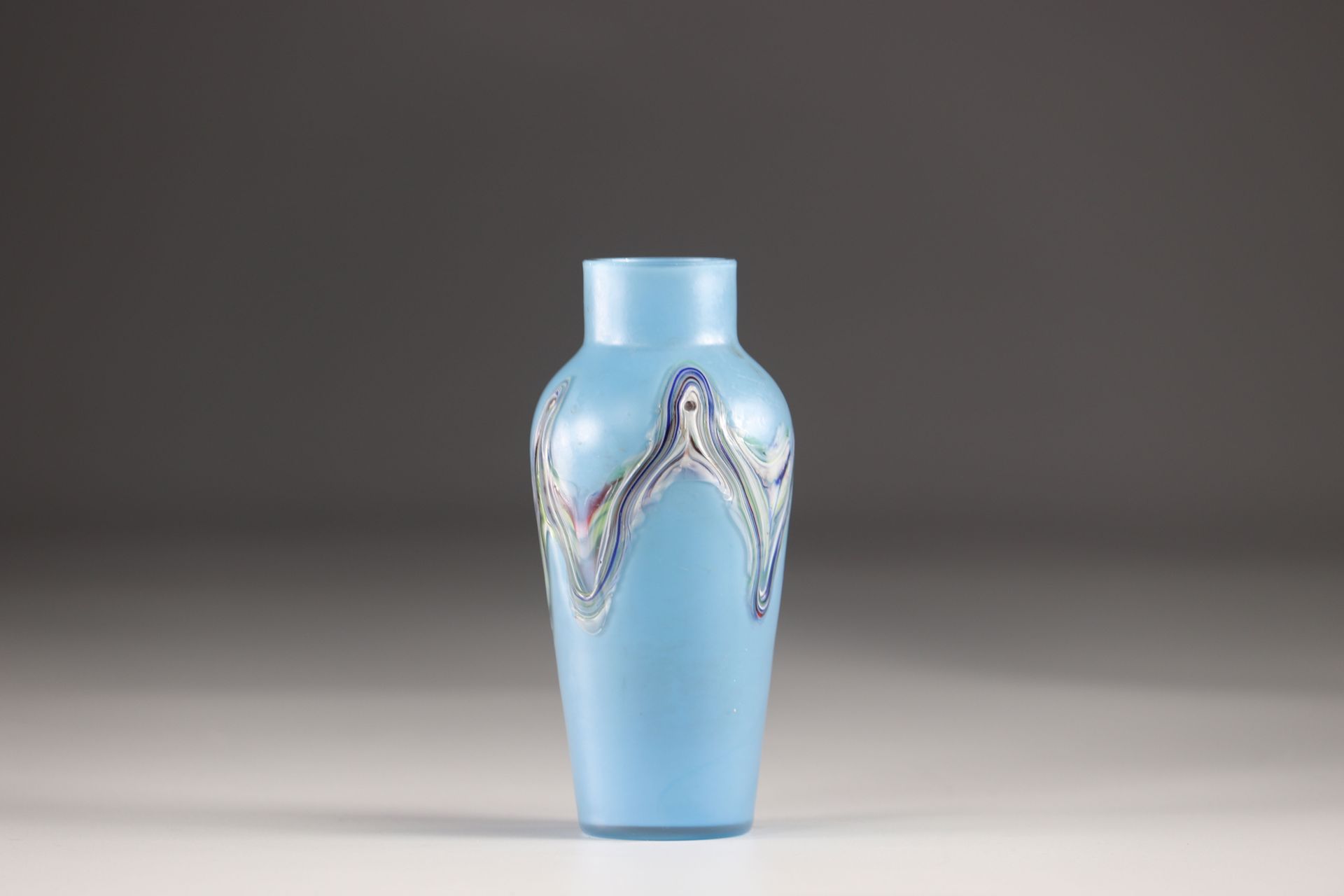 Vase Opaline éclats de couleurs 20ème 乳白花瓶迸发的色彩 20
尺寸: H=140lm D=65mm
重量（Kg）: 0.&hellip;