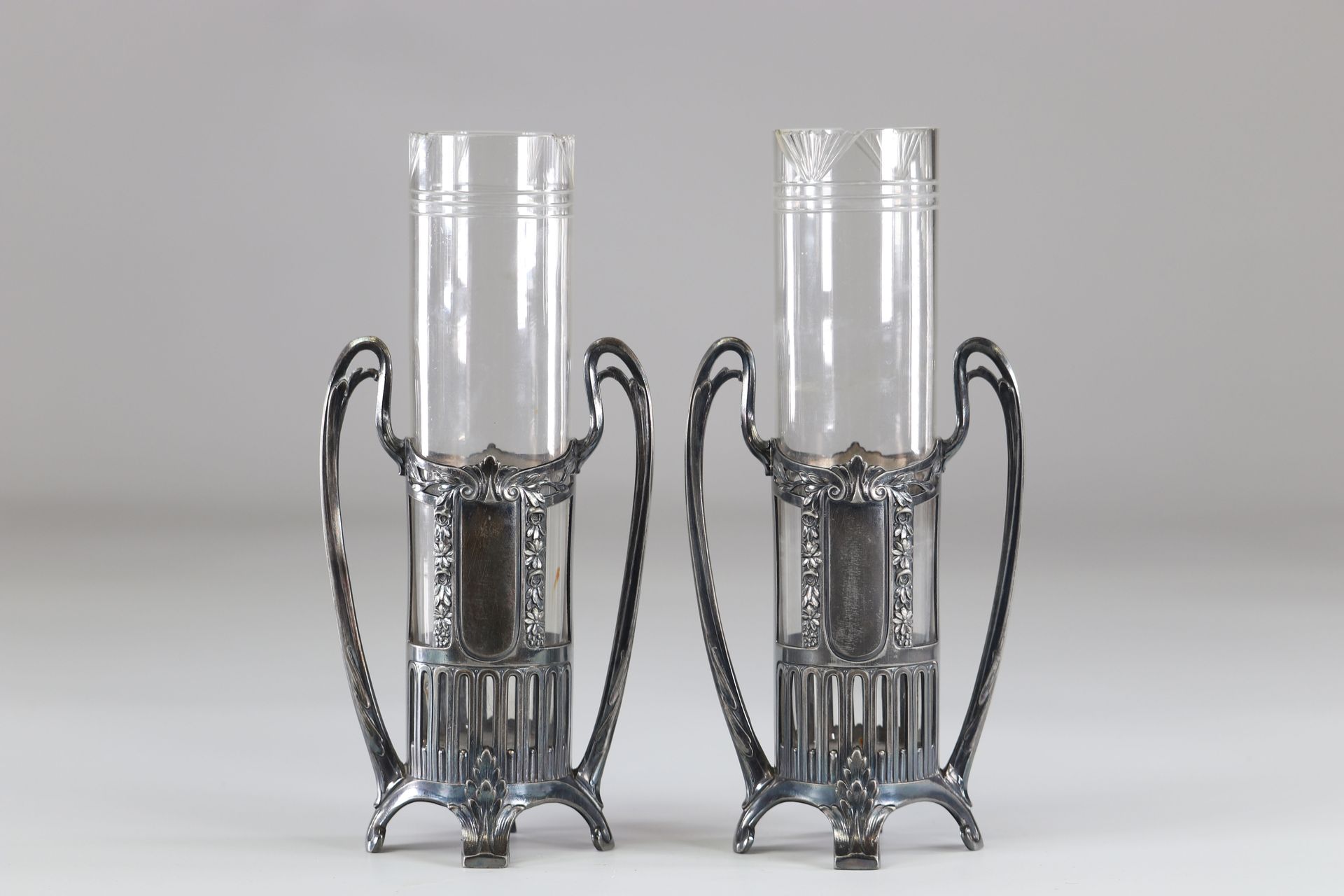 Paire de vases vers 1900 Pair of vases circa 1900
Dimensions: H=230mm L=110mm
We&hellip;