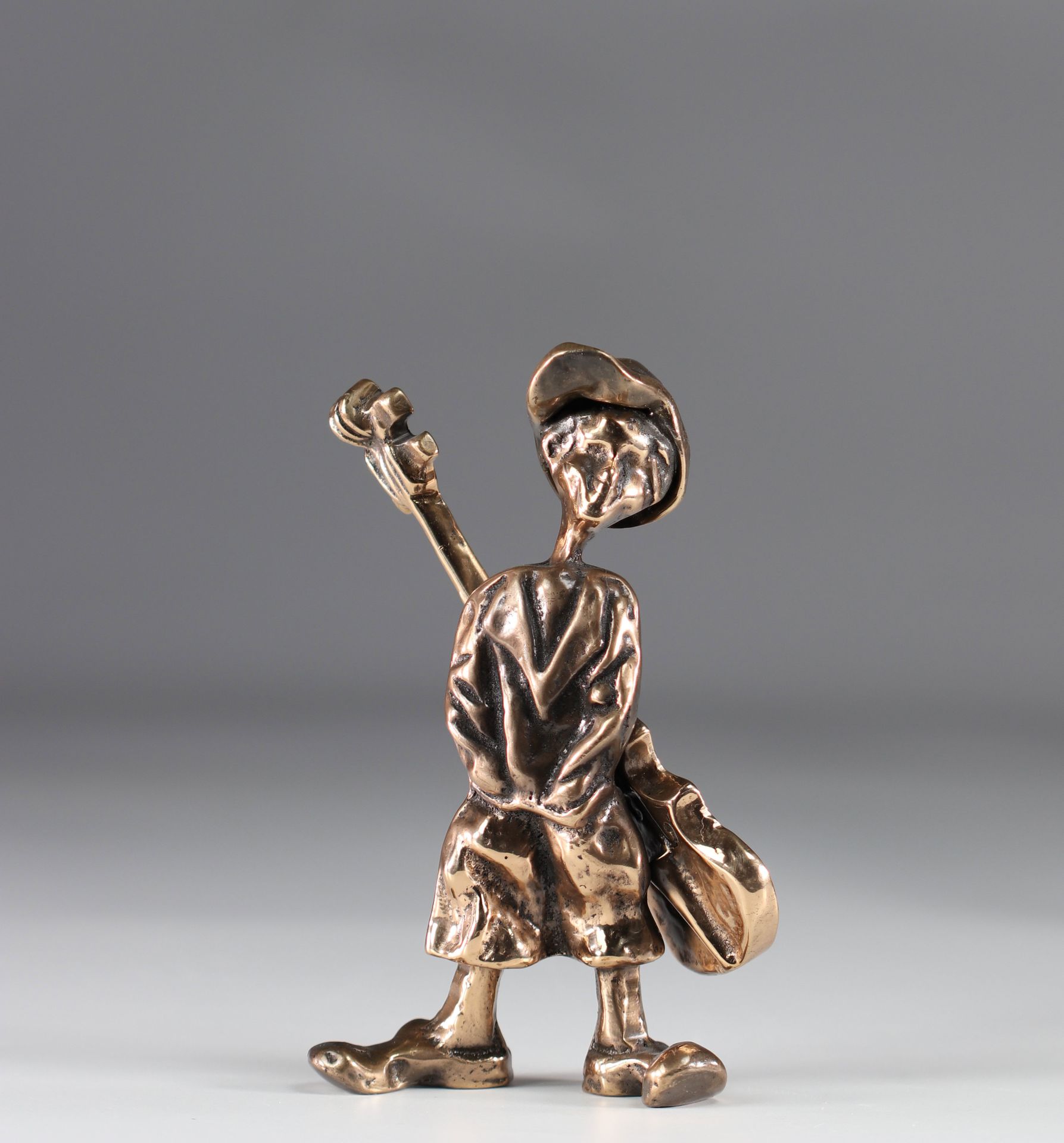 Yves LOHE sculpture bronze "jeune guitariste" Yves LOHE青铜雕塑 "年轻的吉他手"
尺寸: H=190mm&hellip;