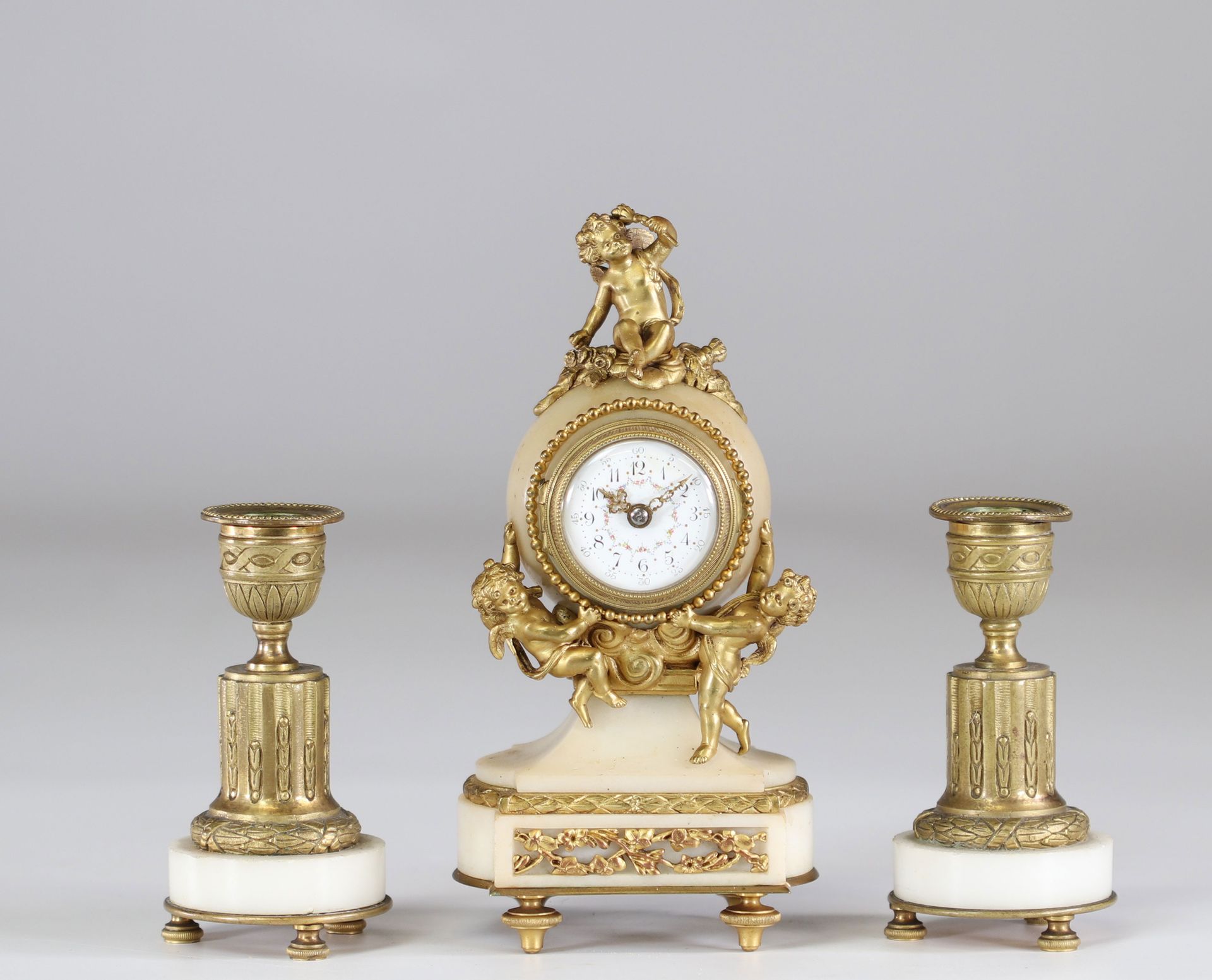 Garniture de bureau pendulette et bougeoirs en bronze et marbre de style Louis X&hellip;