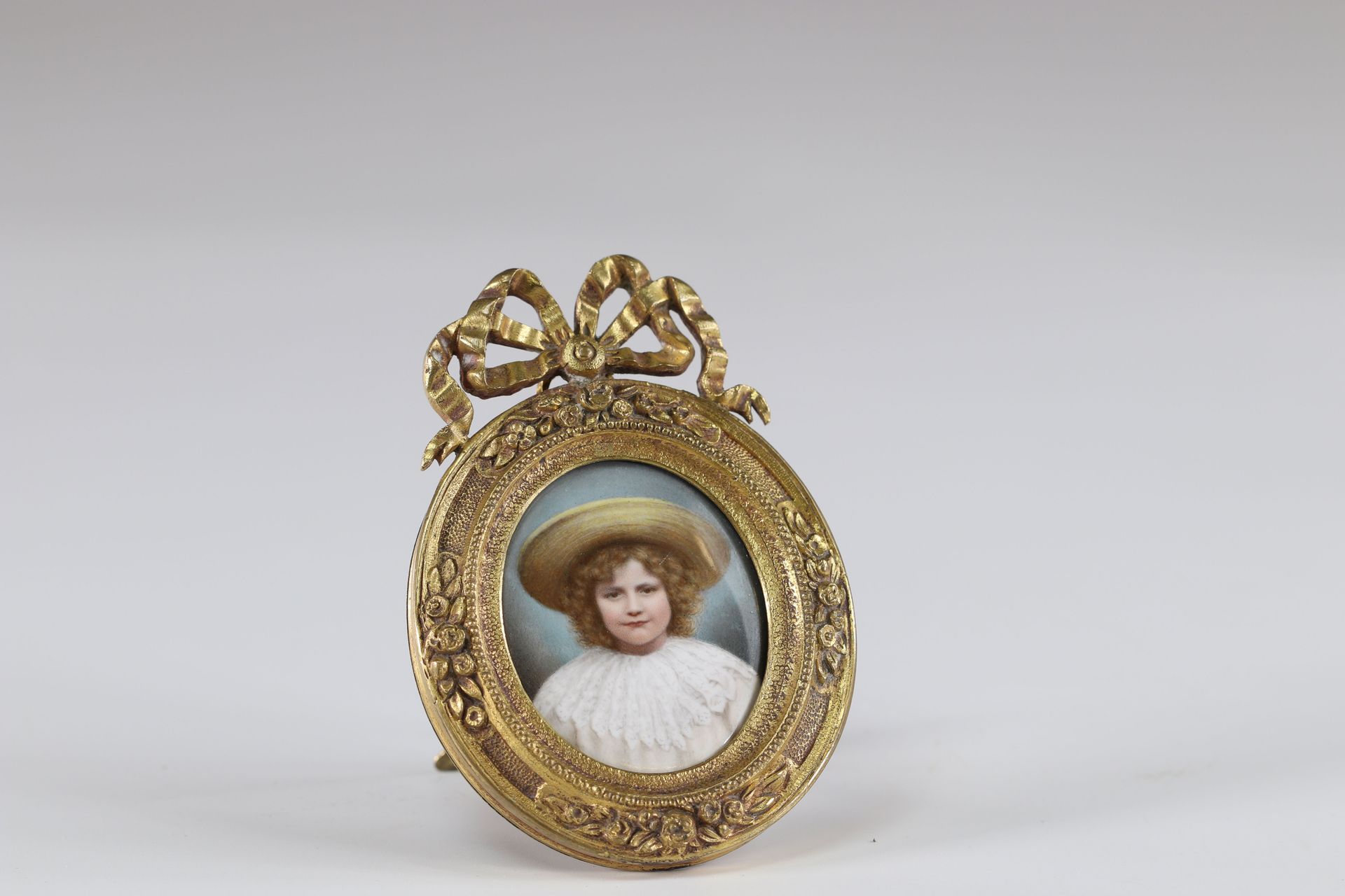 Miniature sur émail "portrait de jeune fille" cadre Louis XVI 搪瓷微型画 "少女肖像 "路易十六框&hellip;