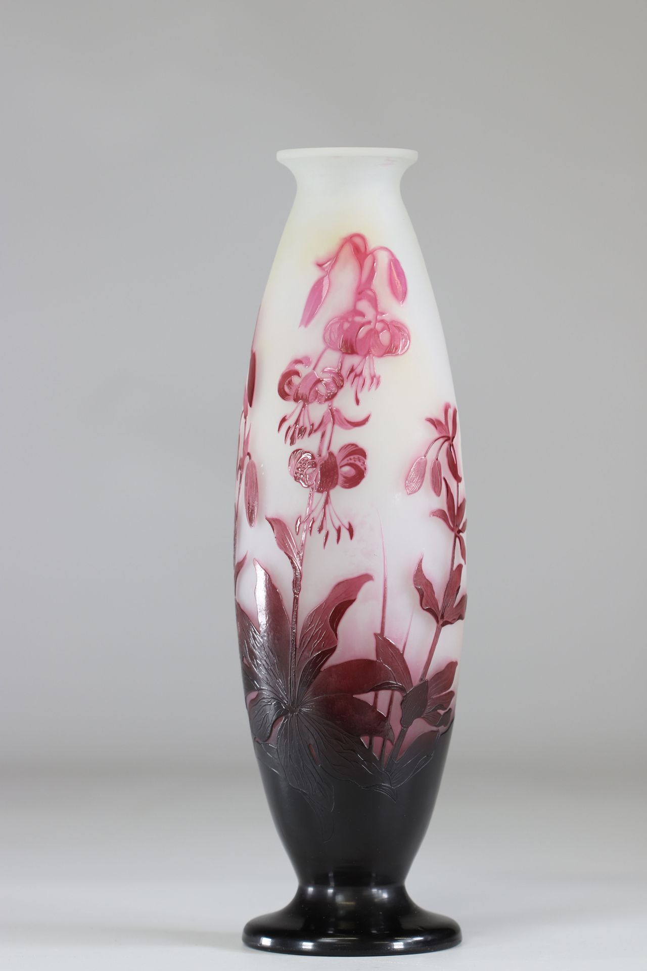 Emile Gallé Vase dégagé a l'acide "aux fleurs de Lys Tigré" Emile Gallé用酸清除的花瓶 "&hellip;