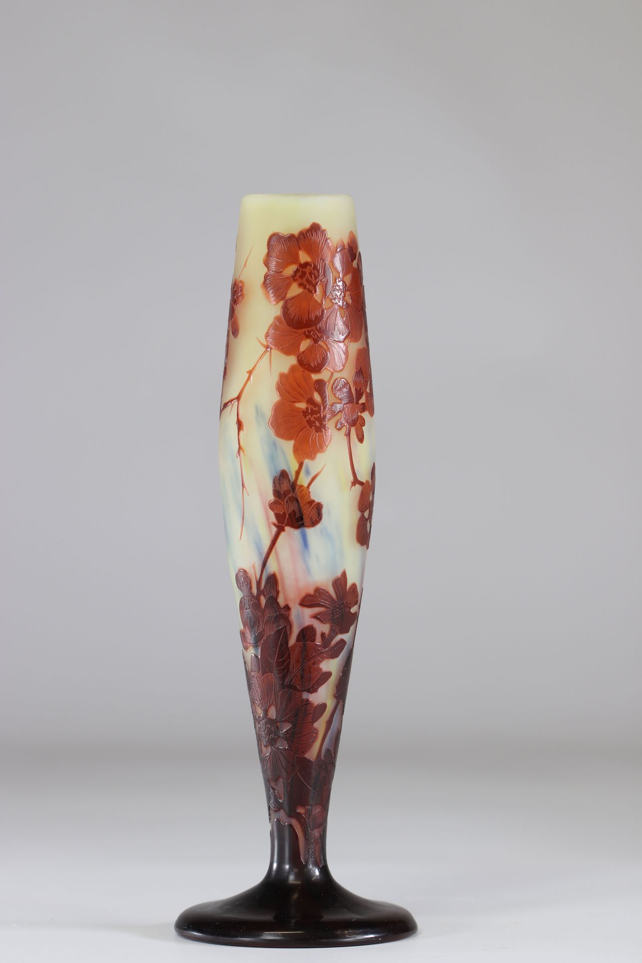 Emile Gallé vase dégagé a l'acide décor "fleurs de pommiers" Vaso trasparente Em&hellip;
