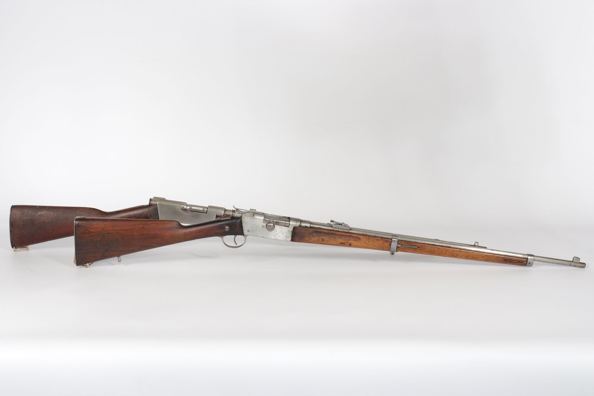 Paire de carabines anciennes Paar alte Gewehre
Maße: L=1075mm
Gewicht (Kg): 4.52&hellip;