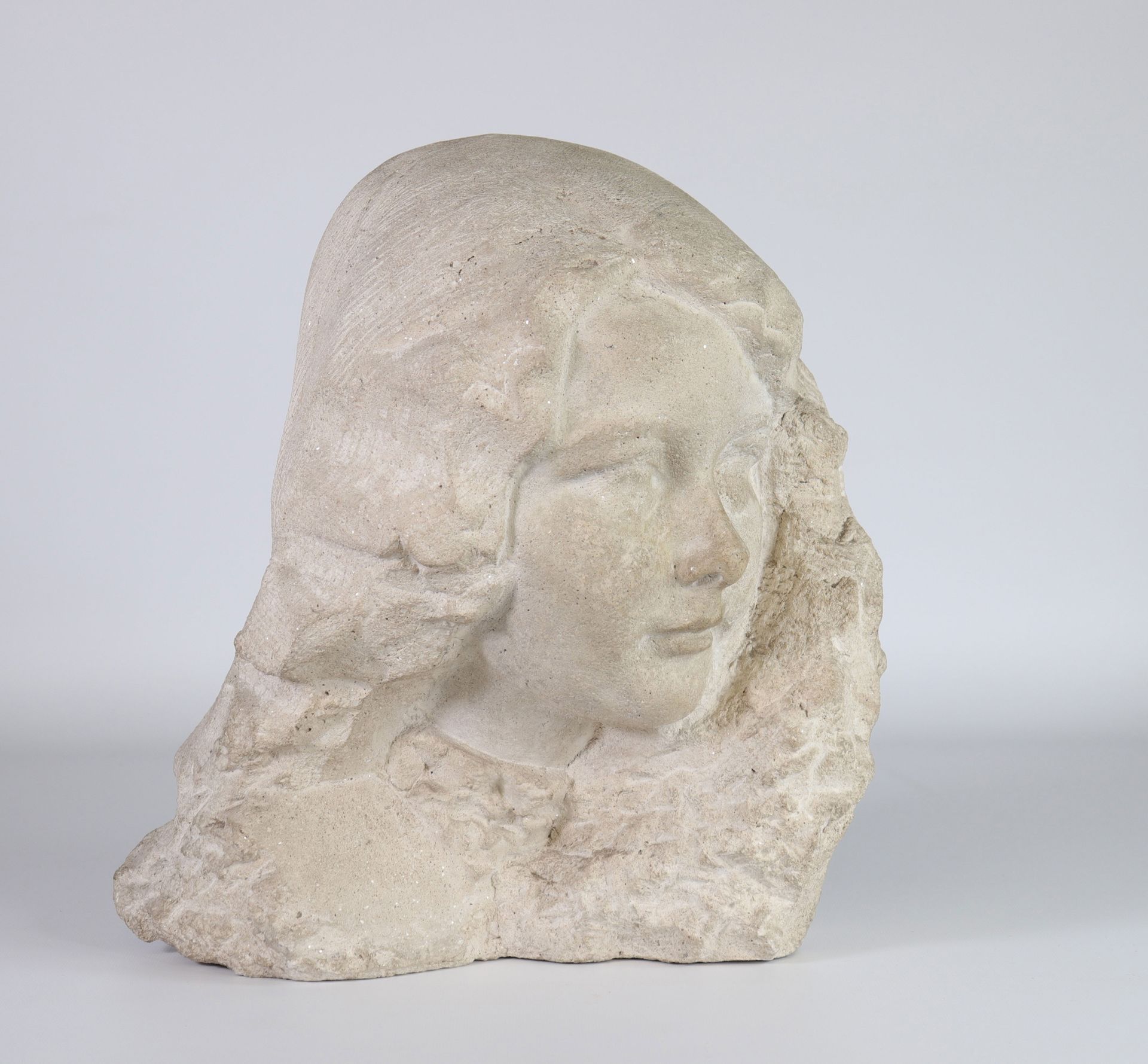 Tête de jeune femme 1900 en pierre sculptée en pierre de France Cabeza de mujer &hellip;