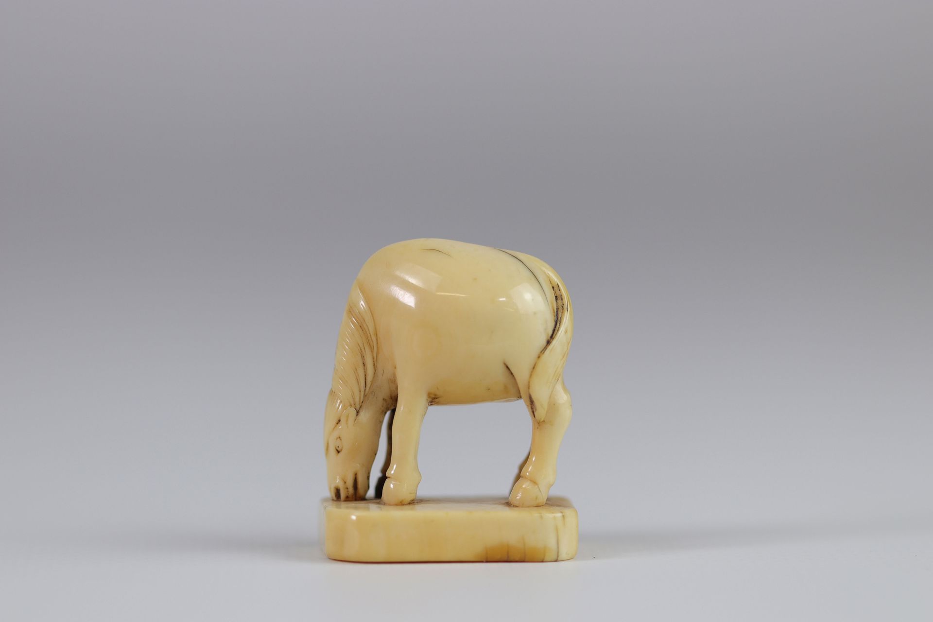 JAPON - Fin Epoque EDO (1603 - 1868) Netsuke cheval Provenance: Collection d’Hen&hellip;