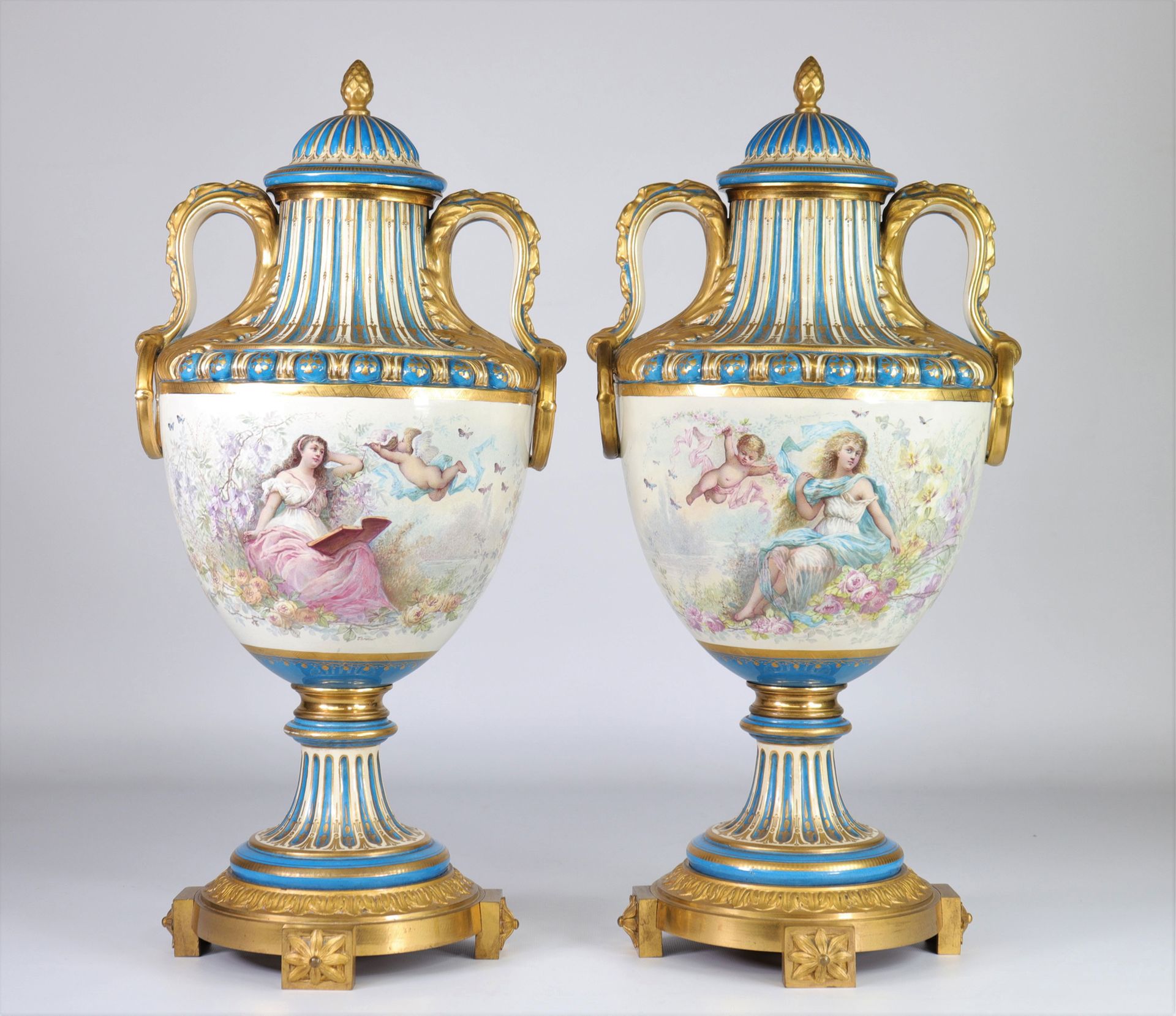 Sèvres paire de vases monumentaux montés sur bronze doré, peint de scènes romant&hellip;