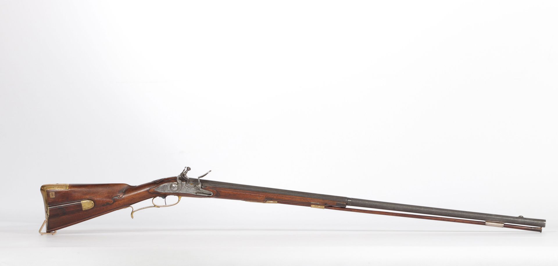 Fusil de chasse à silex 18ème scène de chasse et blason gravé Rifle de caza de p&hellip;