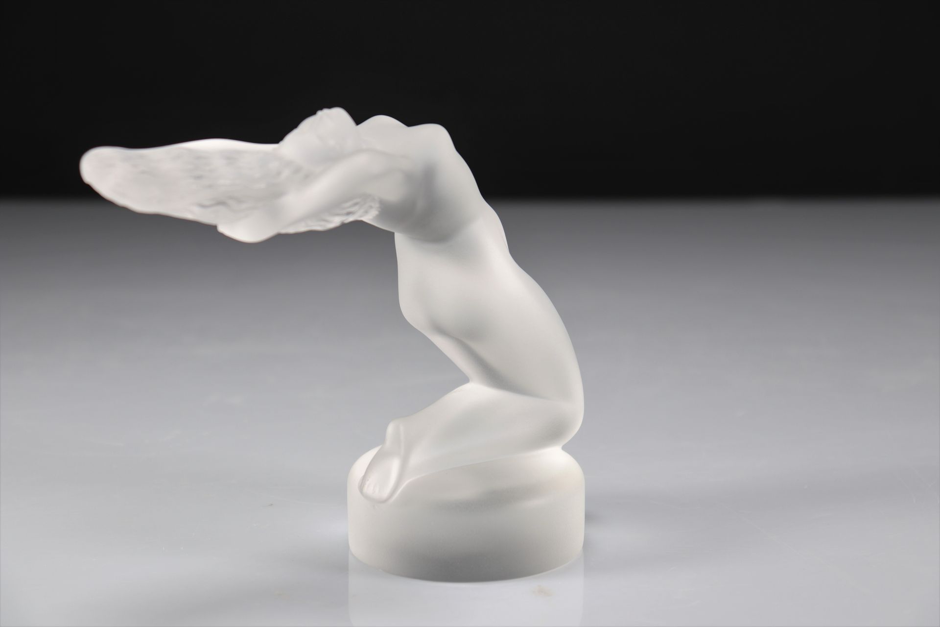 Statuette Lalique Estatuilla de Lalique
Peso: 720 g
Región: Francia
Dimensiones:&hellip;