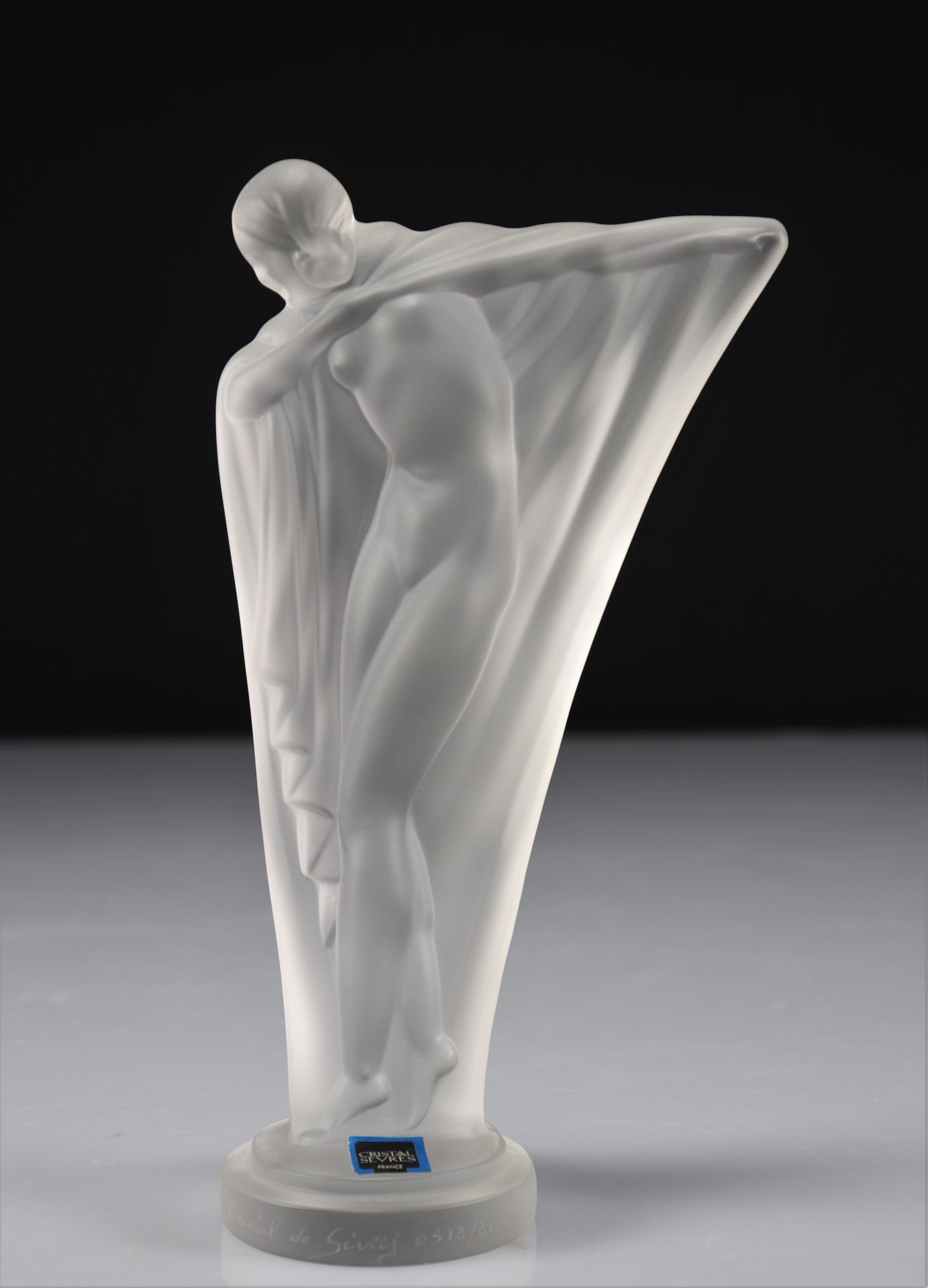 Statuette cristal de Sèvre 塞弗尔的水晶雕像
重量: 840克
地区: 法国
尺寸: 高210升120
作者/艺术家: 塞弗尔
状态:&hellip;