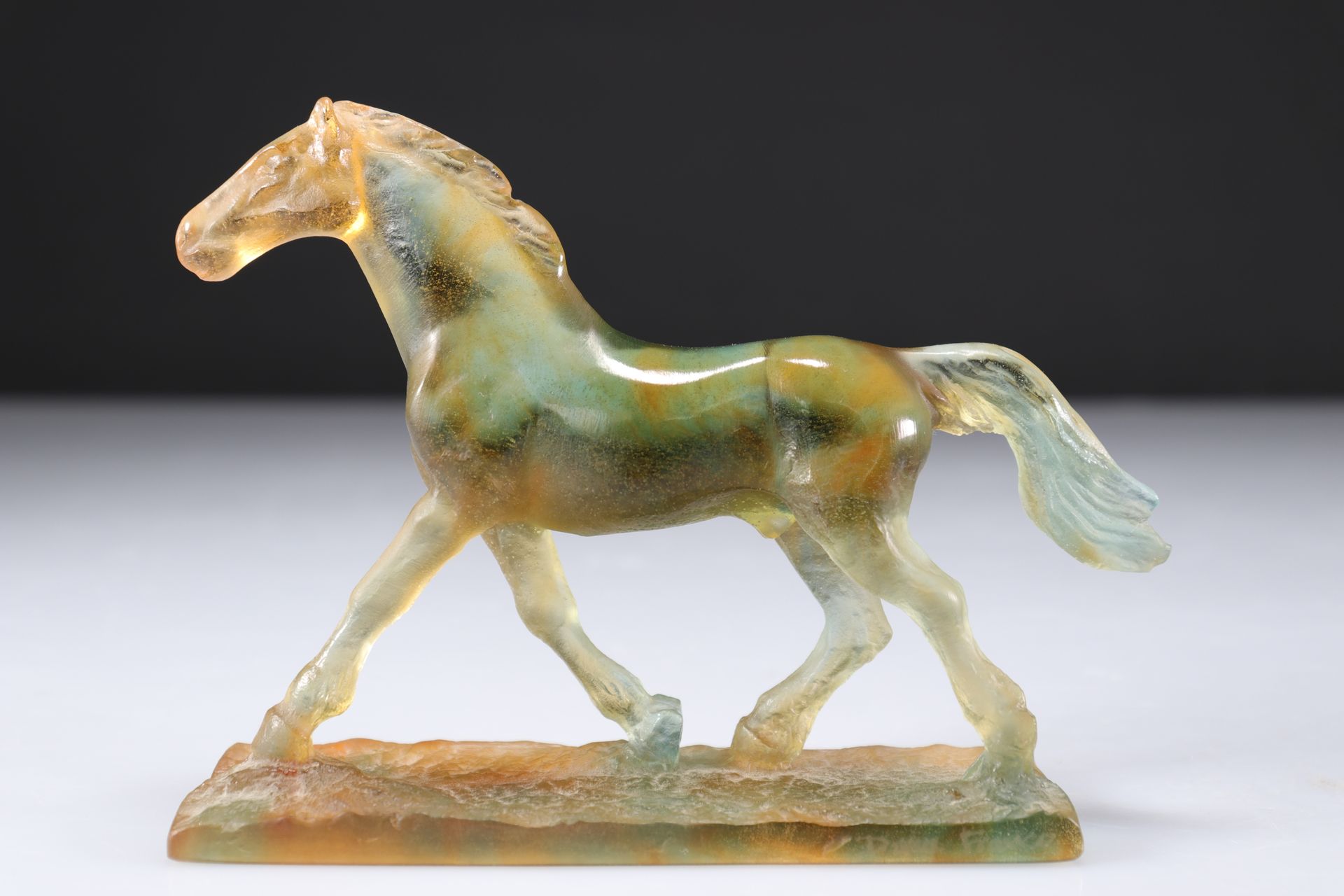 Statue cheval Daum en pâte de verre Daum马雕像在pâte de verre
重量: 300克
地区: 法国
尺寸: 高1&hellip;