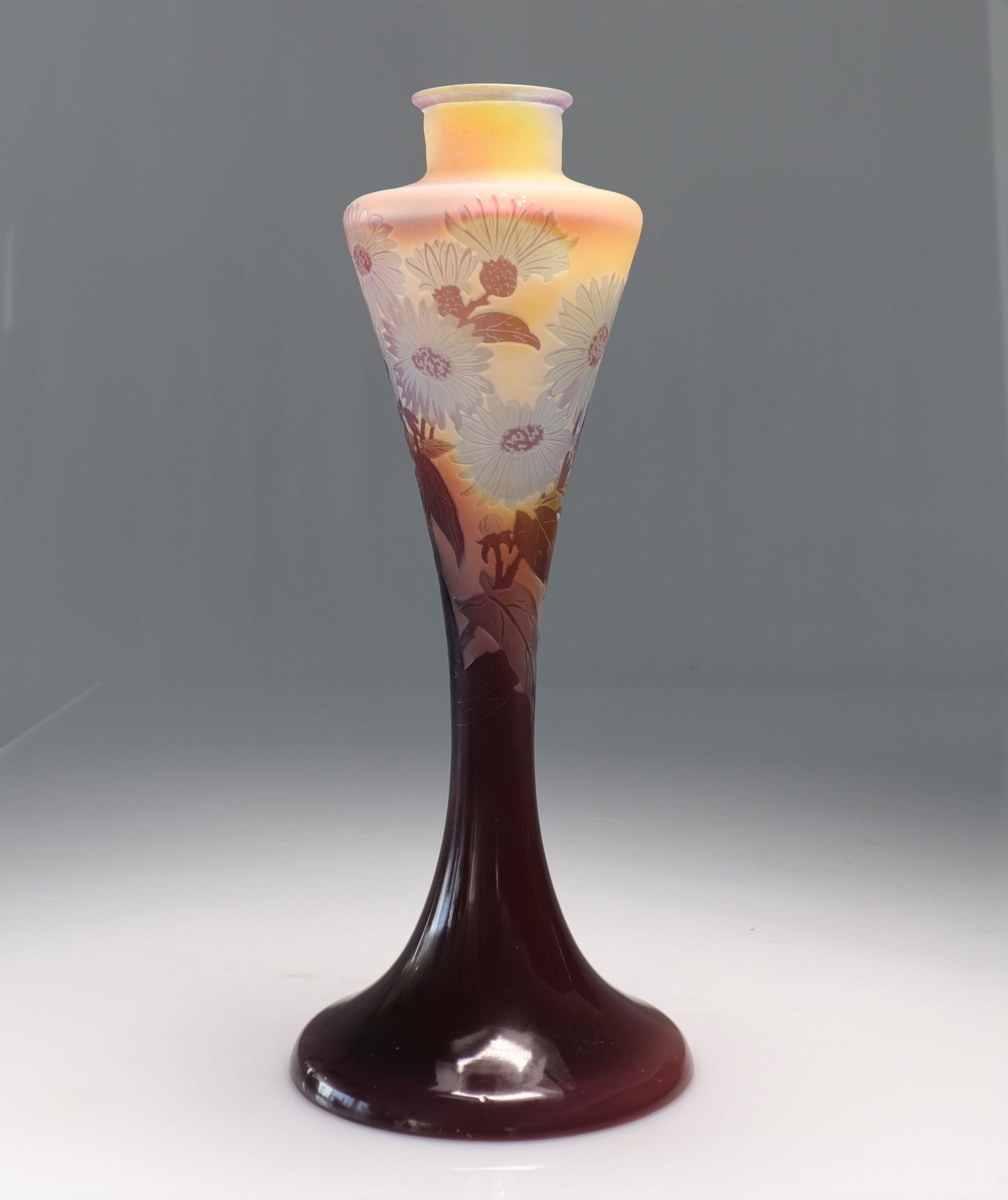 Null Base de lámpara de varias capas de Emile Gallé con decoración de margaritas&hellip;