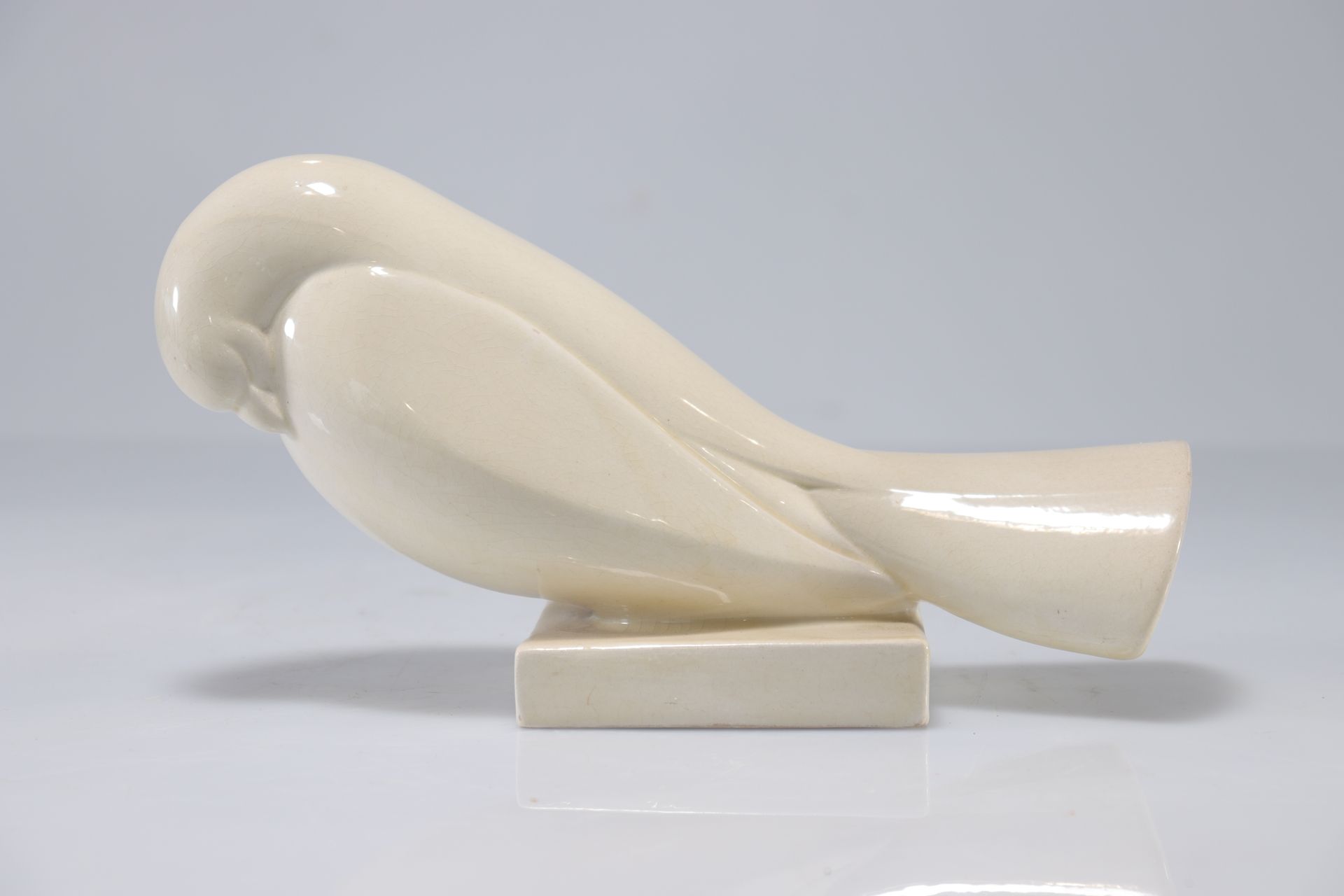 Null Jean et Jacques ADNET (1900-1984) - 裂纹象牙白陶瓷鸽子。
重量: 580克
地区: 法国
尺寸: 长265毫米
作&hellip;