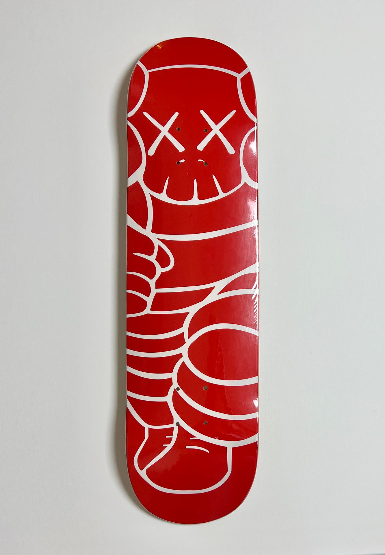 Null Kaws和Supreme。舒姆。红色和白色丝网印刷的滑板。2001年，最高出版商。尺寸：79 x 20,5 cm。原包装的全新产品。
重量：1.15公&hellip;