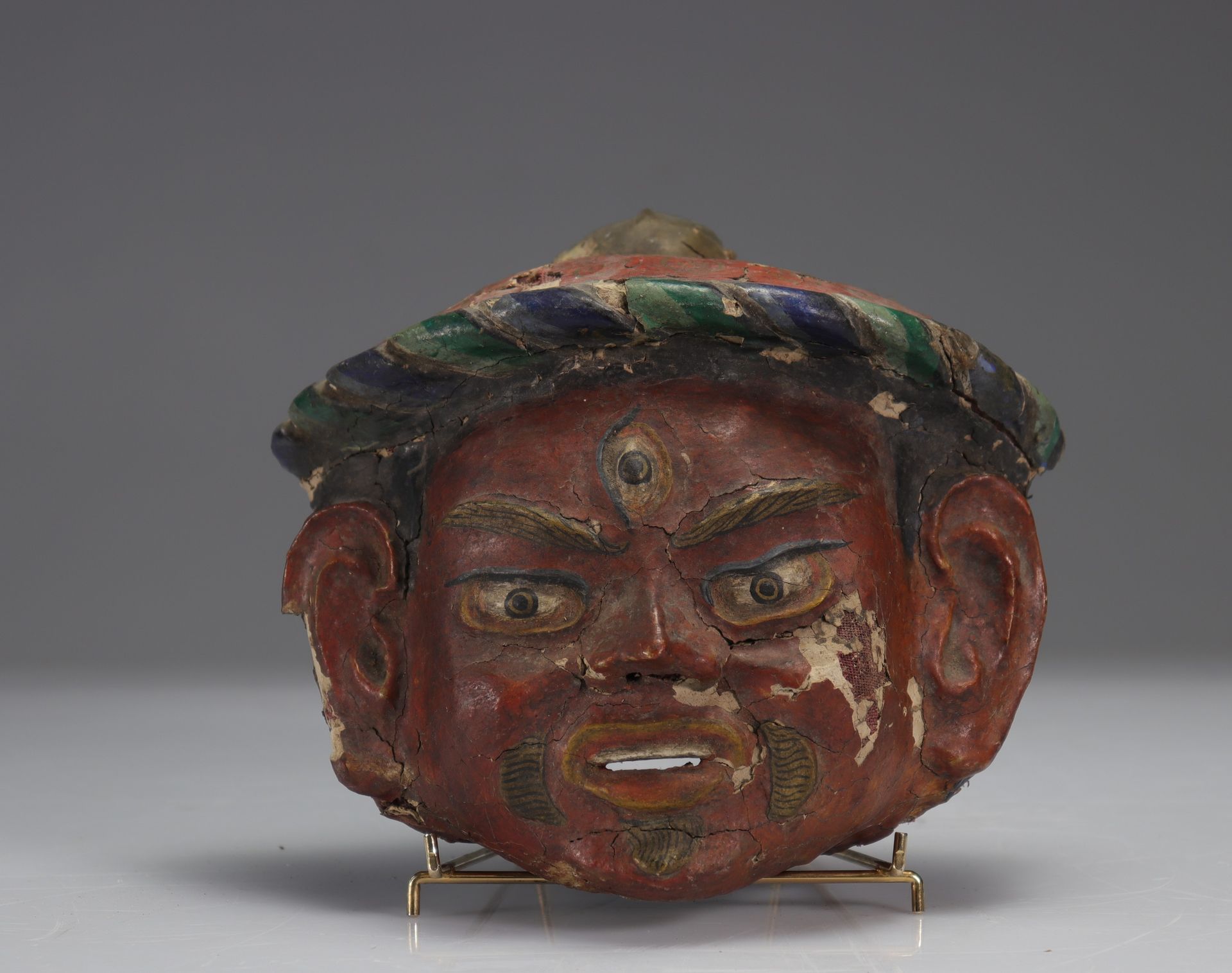 Null Máscara tibetana policromada siglo XVIII
Peso: 185 g
Región: China/Tíbet
Di&hellip;