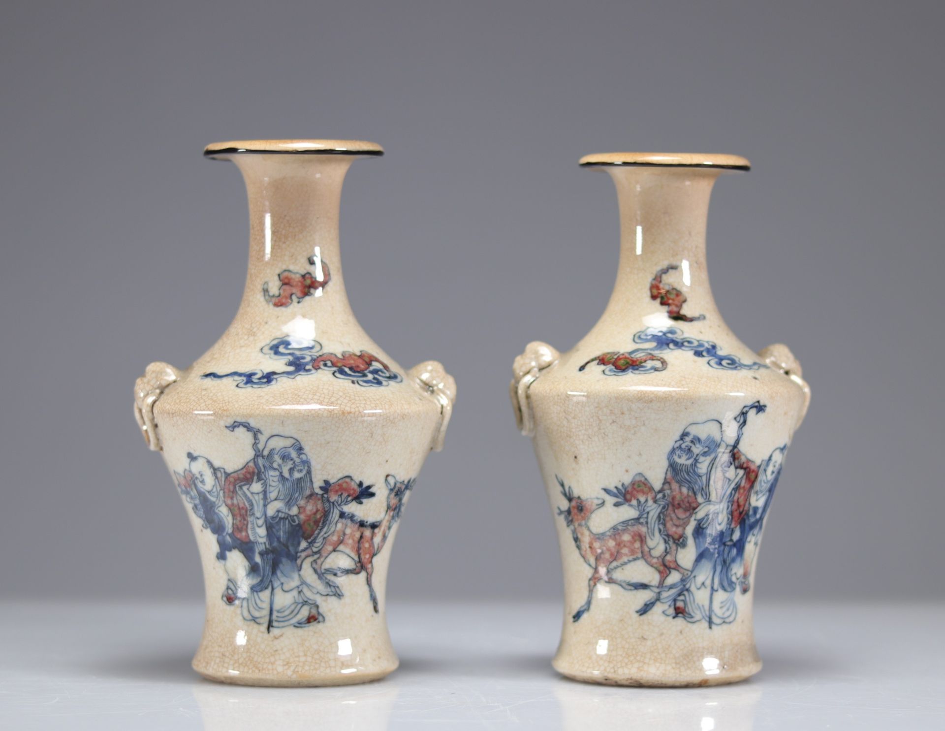 Null 一对罕见的南京瓷器寿老和鹿纹花瓶 19世纪
重量：1.83公斤
地区：中国
尺寸：高225毫米x深130毫米
状况：初见时：状况良好