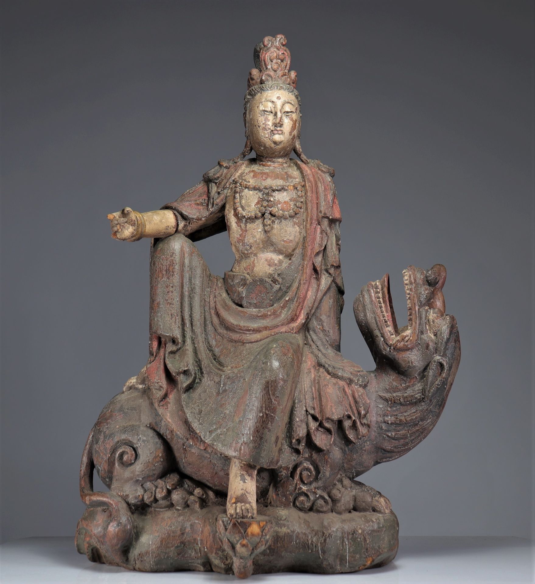 Null Guanyin Bodhisattva China Siglo XVIII madera policromada, Diosa entronizada&hellip;