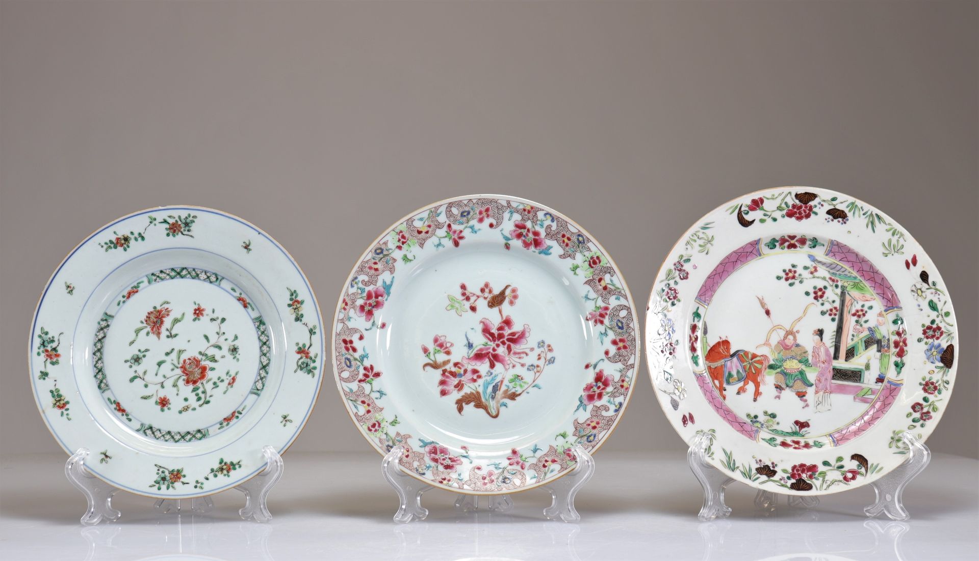 Null Plates (3) porcelain XVIIIth century famille rose
Weight: 990 g
Region: Chi&hellip;