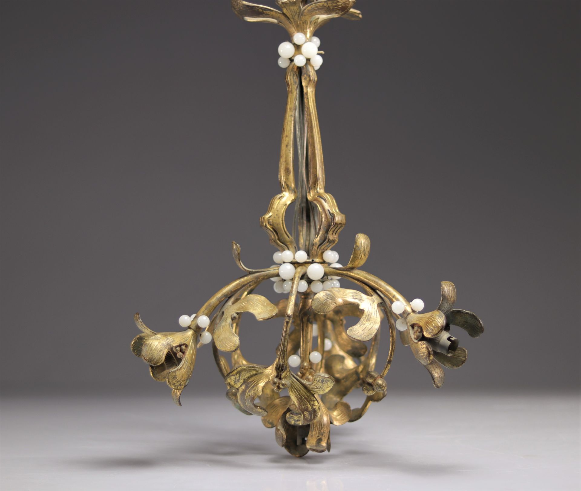 Null Art Nouveau bronze chandelier with mistletoe
Weight: 3.75 kg
Region: France&hellip;