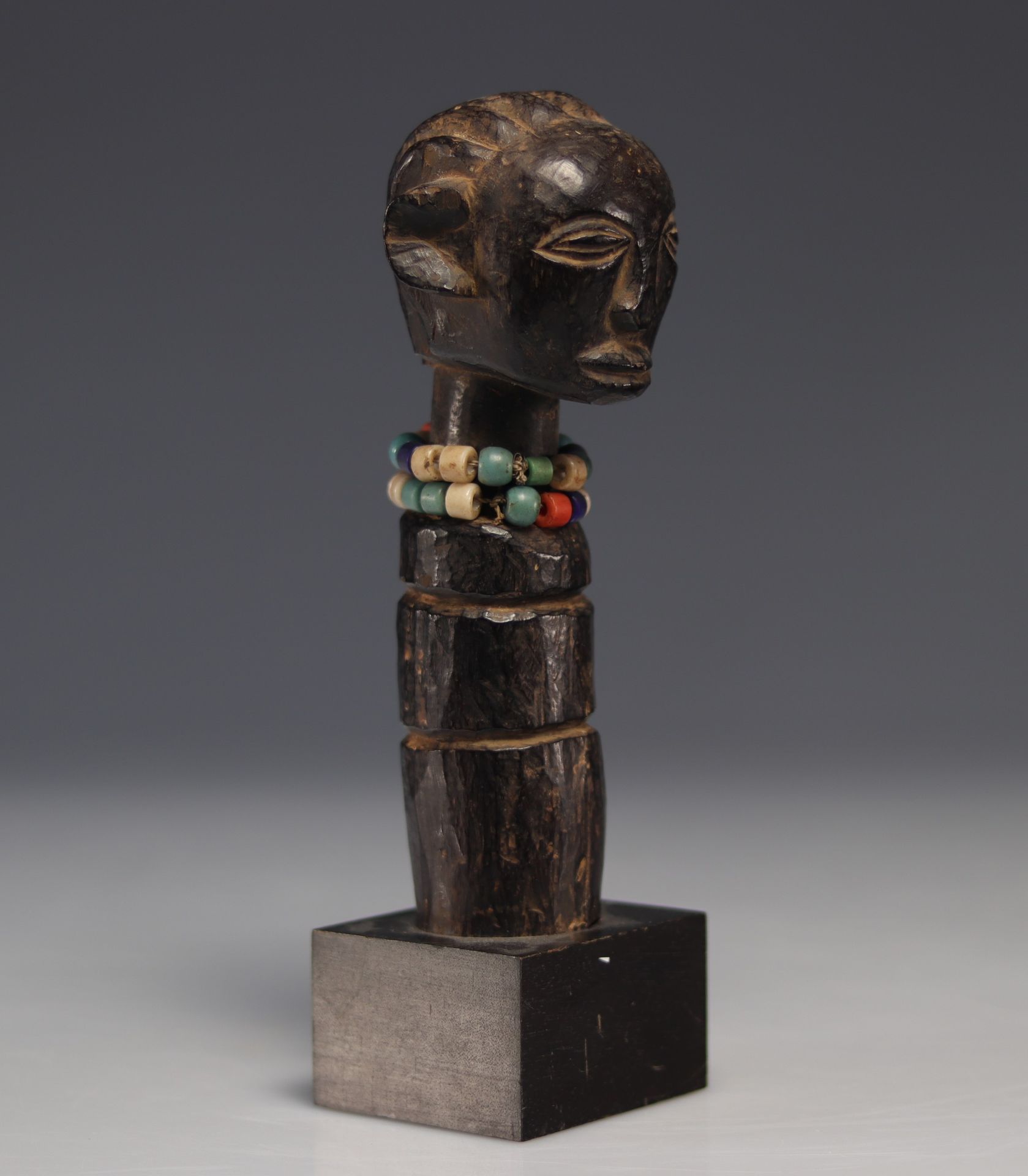 Null 坦桑尼亚的珍珠雕像。
重量：230克
地区：非洲
尺寸：高180毫米
状态：初见时：正常磨损/磨损