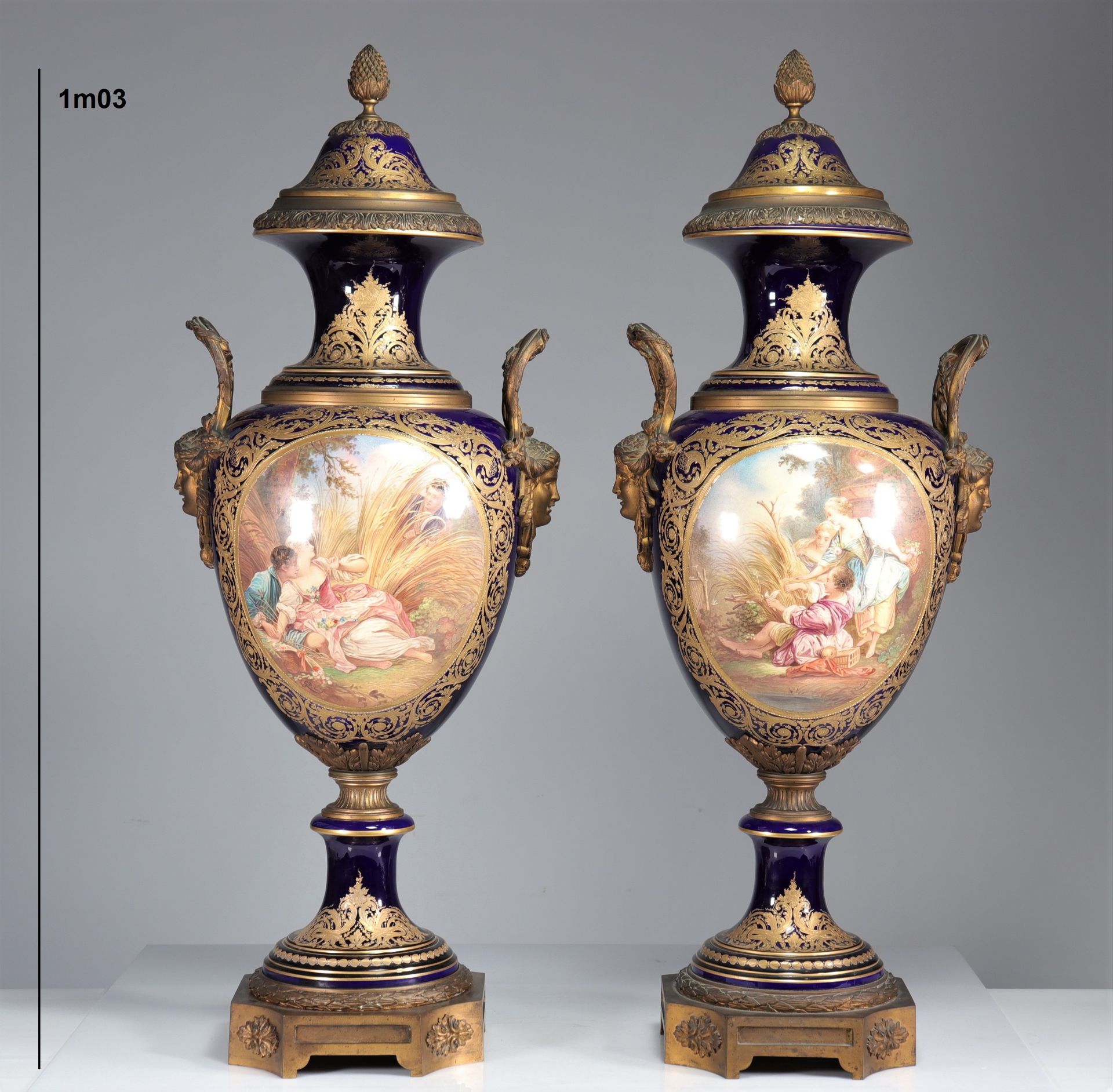 Null Monumentale paire de vases Sèvres à décors romantiques offerte à la princes&hellip;