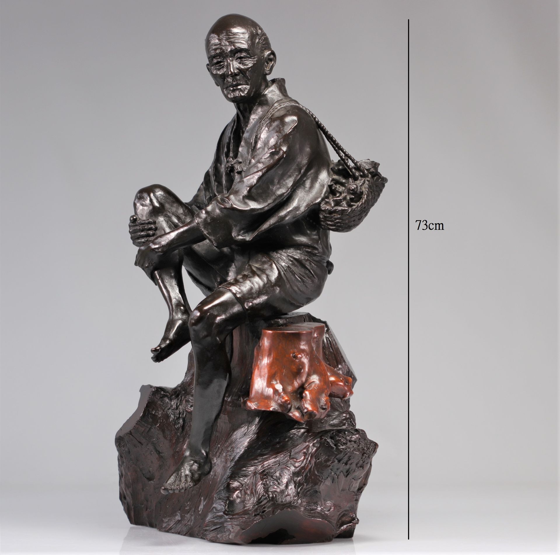 Null Eccezionale grande bronzo giapponese del periodo Meiji "uomo in riposo su u&hellip;