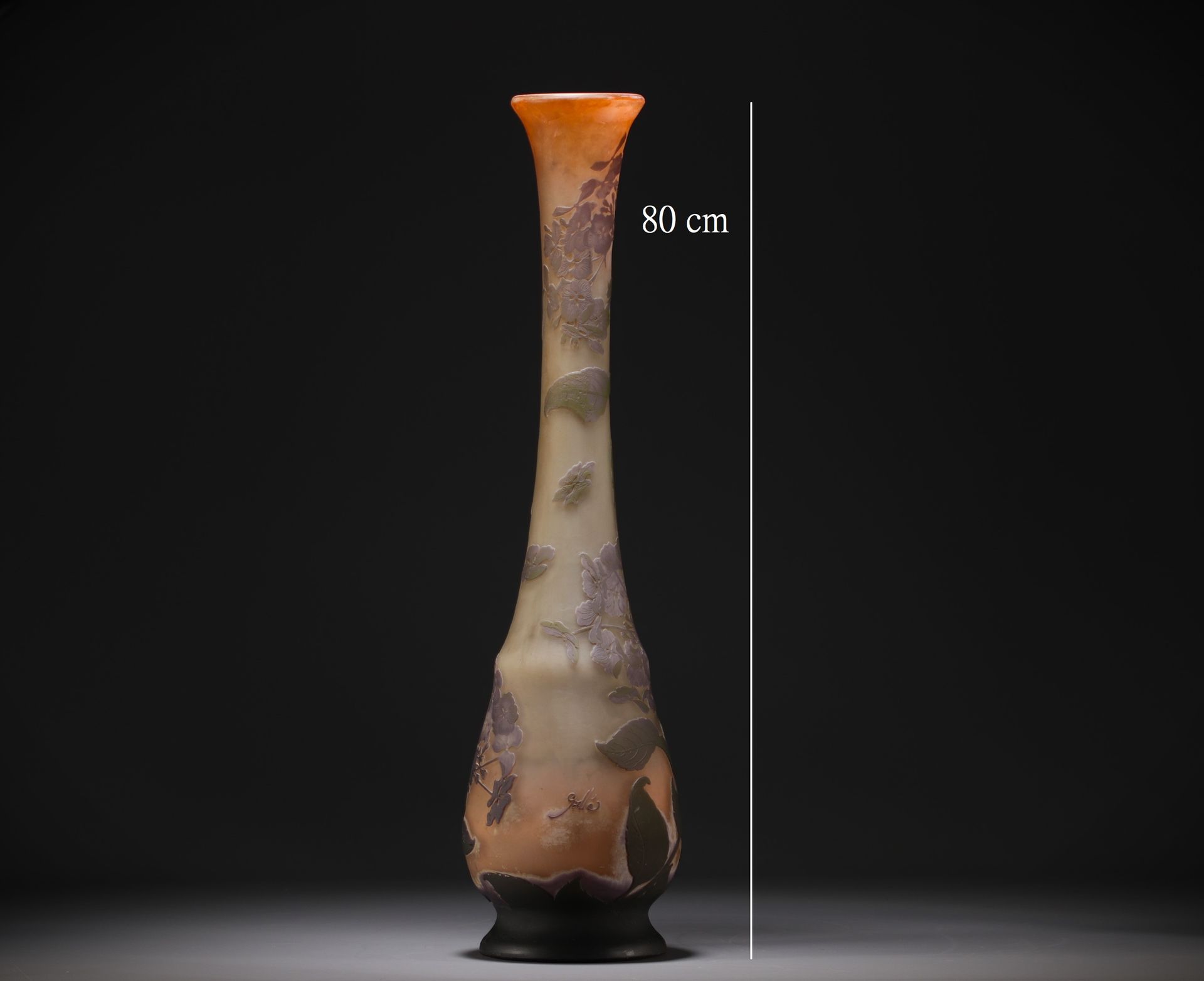 Null Émile GALLÉ (1846-1904) - Très imposant vase en verre multicouche dégagé à &hellip;
