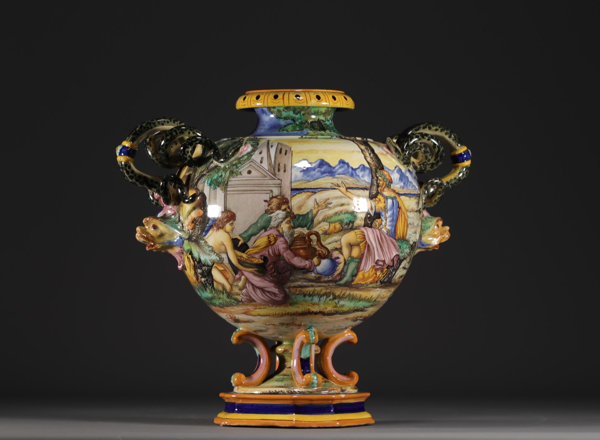 Null Vase urne Albarello en majolique à décor de scènes à l'antique.
Poids: 5.27&hellip;