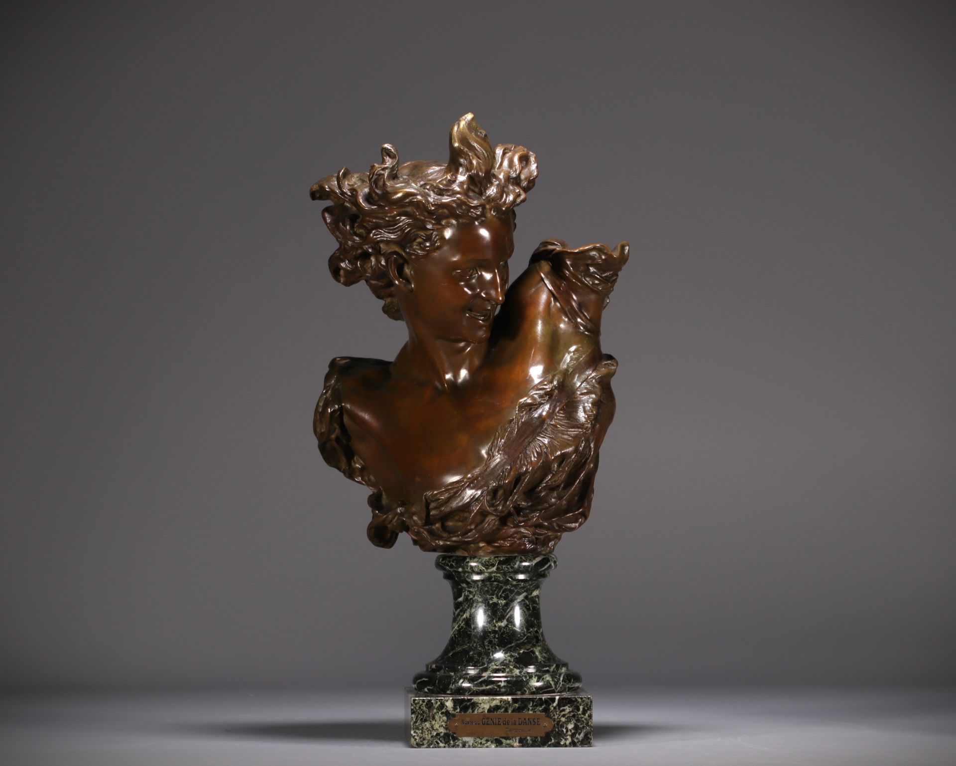 Null Jean Baptiste CARPEAUX (1827-1875) "Le Génie de la danse" Buste en bronze à&hellip;
