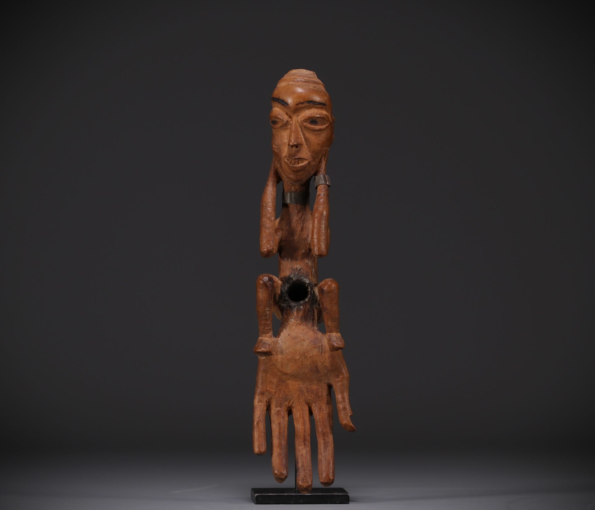 Null Bena Lulua - Pipe de forme anthropomorphe
 
Cette statue fait partie d'une &hellip;
