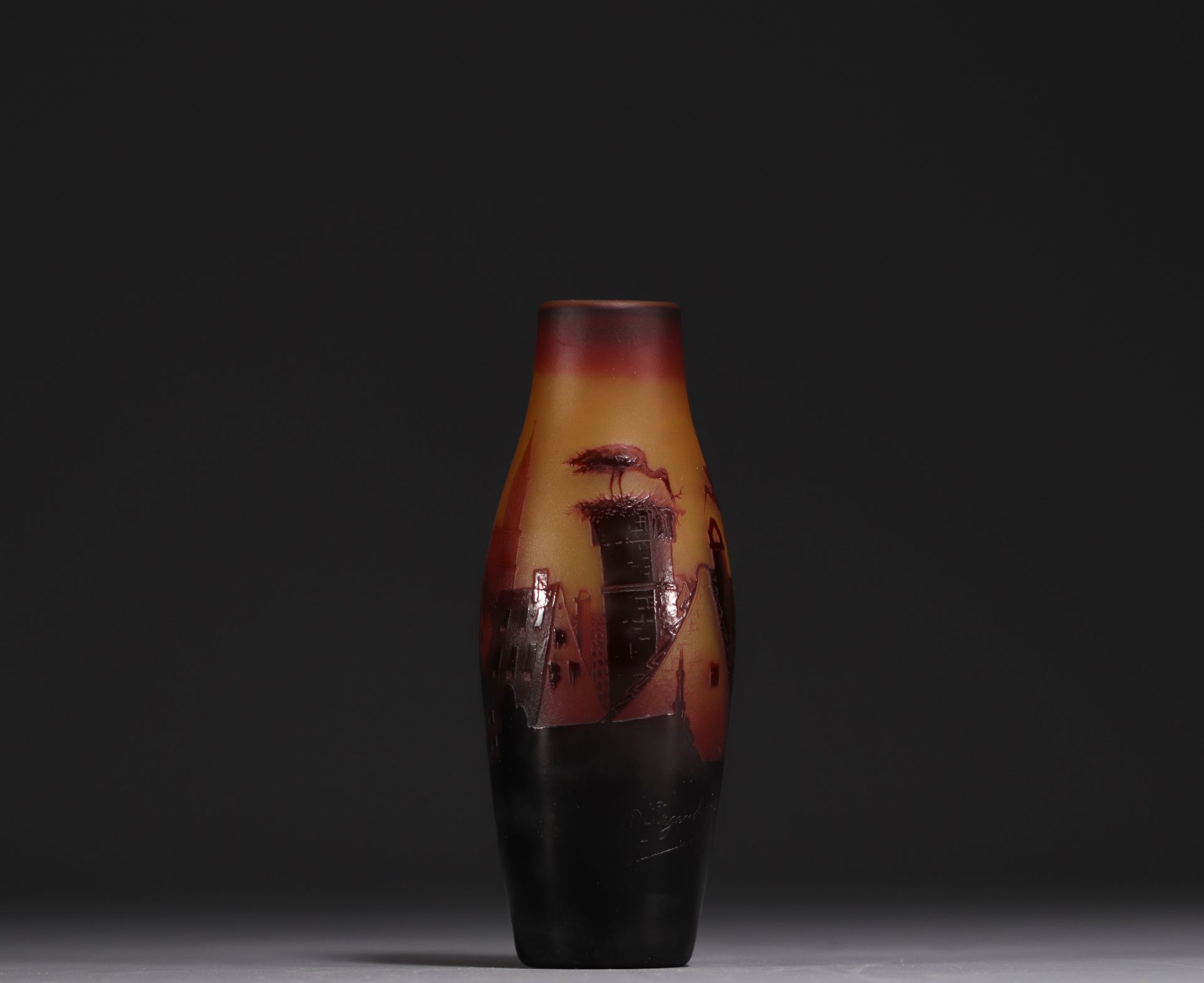 Null D'ARGENTAL - Rare vase en verre multicouche dégagé à l'acide à décor Alsaci&hellip;