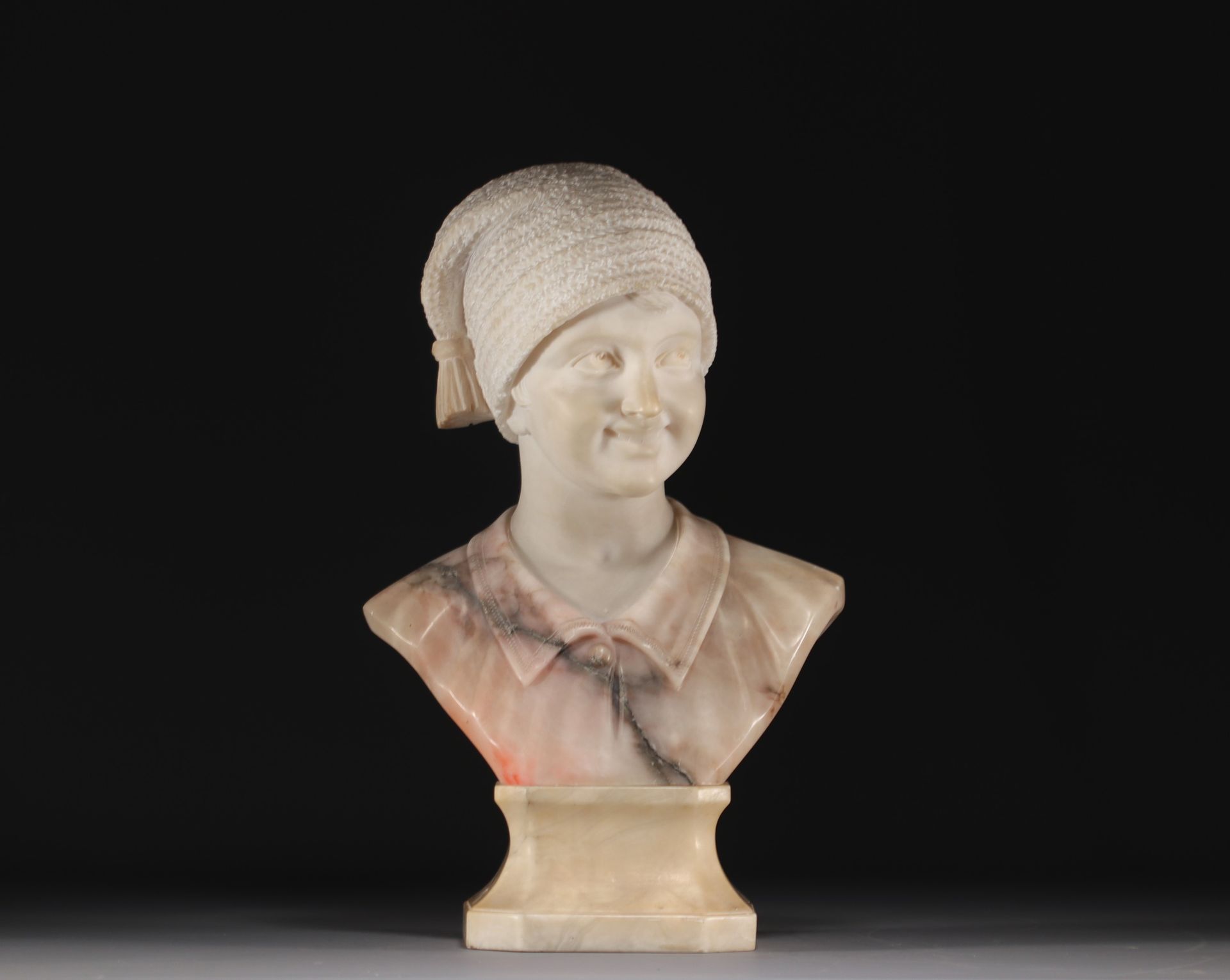 Null G. PINESCHI - "Young Neapolitan fisherman" Bust in pink alabaster, early 20&hellip;