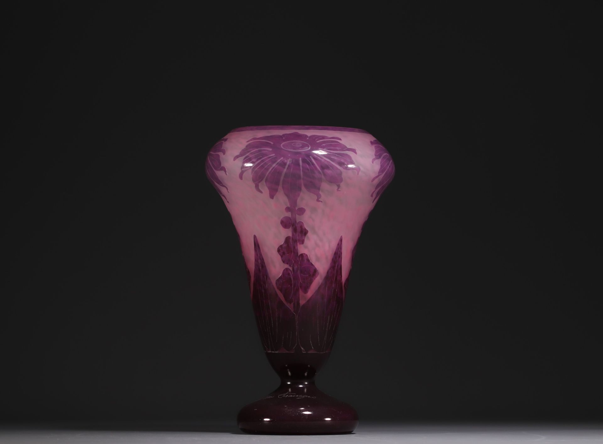 Null Le Verre Français - Vase en verre multicouche dégagé à l'acide à décor de d&hellip;