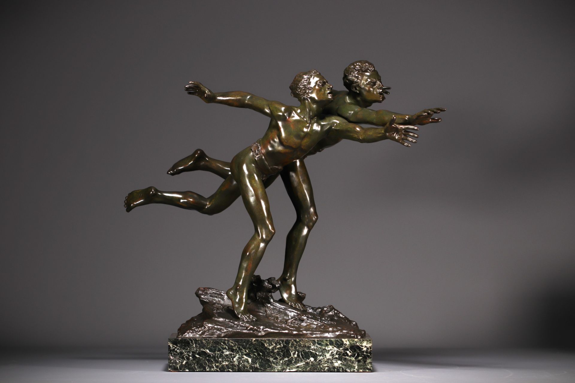 Null Édouard DROUOT (1859-1945) "La course" Bronze à patine nuancée verte et bru&hellip;