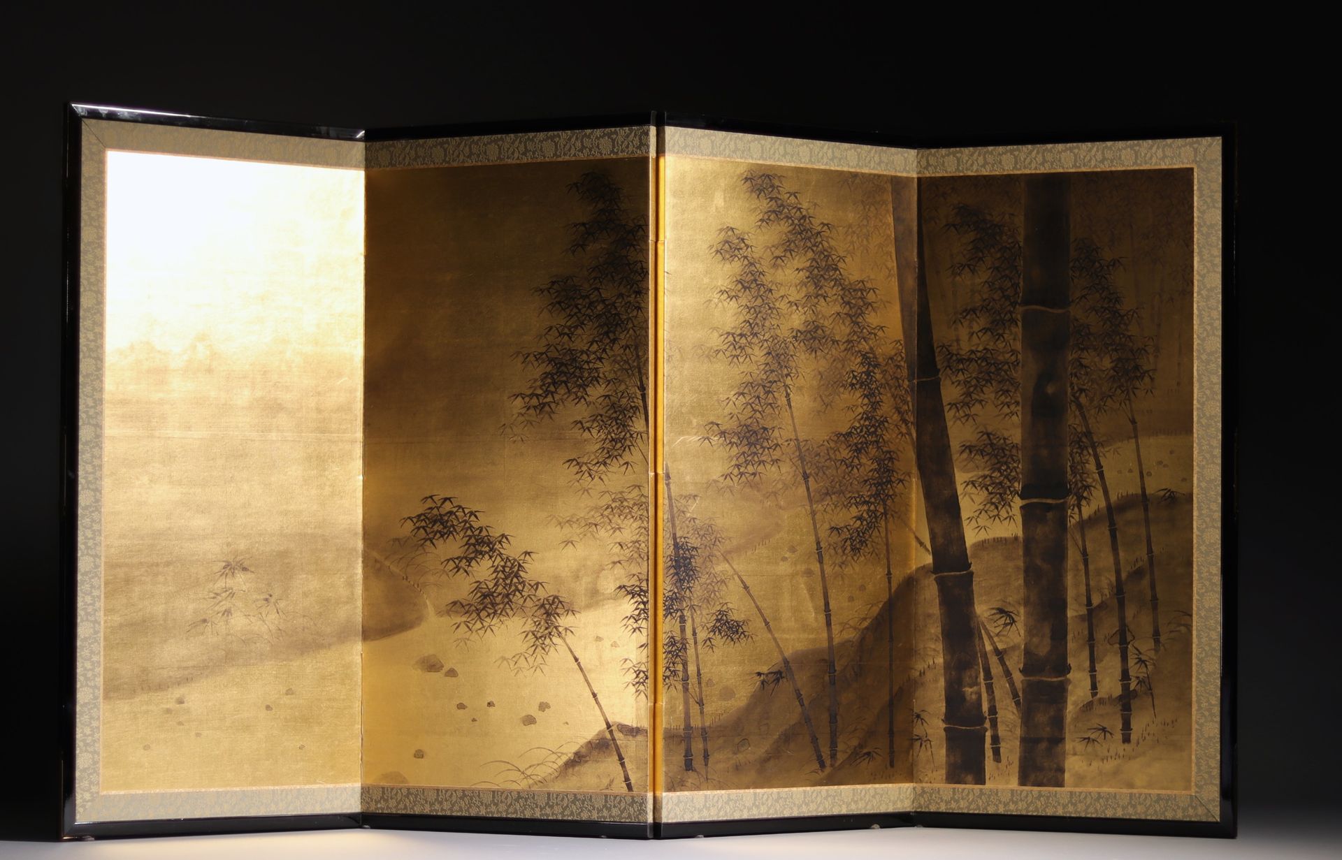 Null Japon - Paravent à décor de paysage au bambous, doré à la feuille.
Poids: 3&hellip;