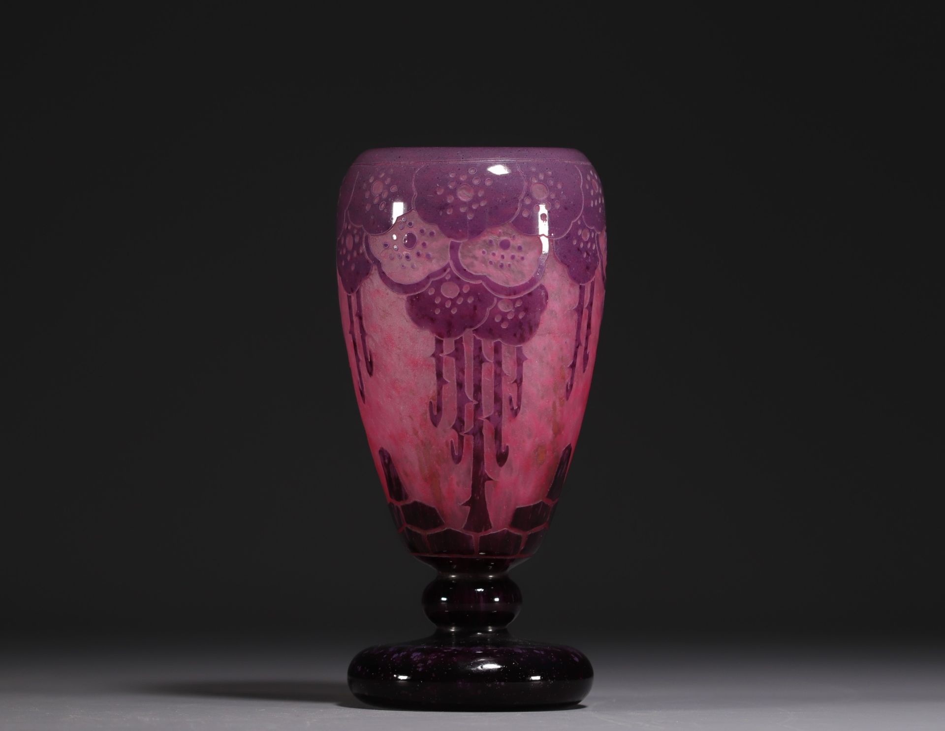 Null CHARDER - Vase en verre multicouche dégagé à l'acide à décor d'églantines, &hellip;