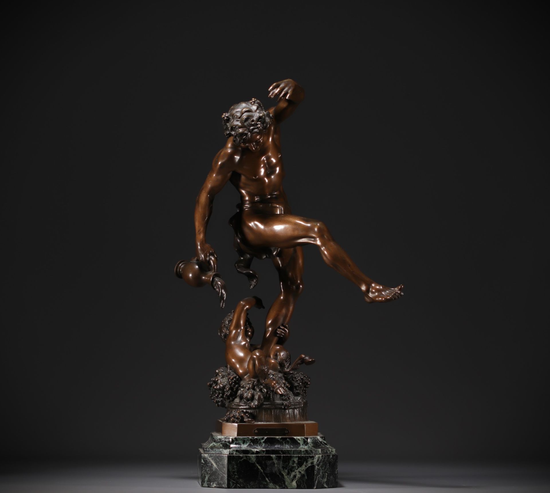 Null Louis HOLLWECK (1865-1935) "Le Vin" Grande sculpture en bronze à patine bru&hellip;