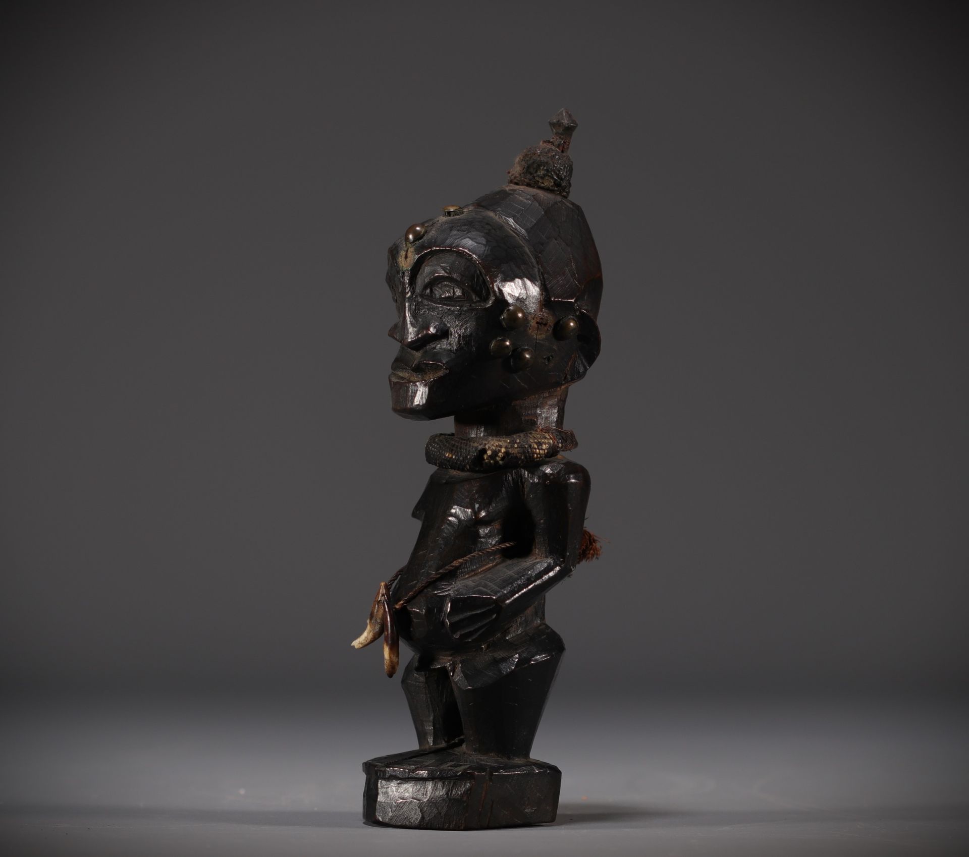 Null Estatua ritual SONGYE decorada con clavos y su carga mágica en la cabeza - &hellip;
