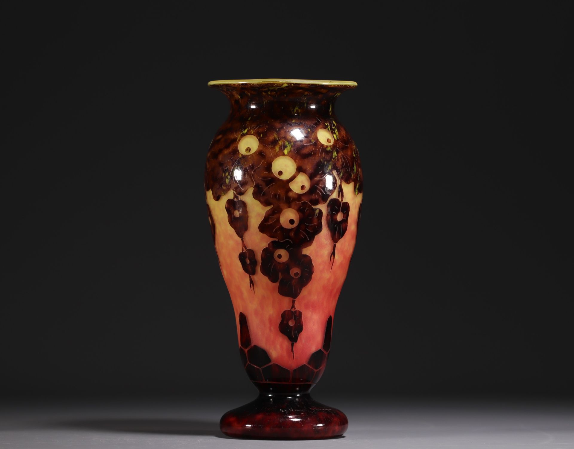 Null Le Verre Français - Vase en verre multicouche dégagé à l'acide au décor de &hellip;