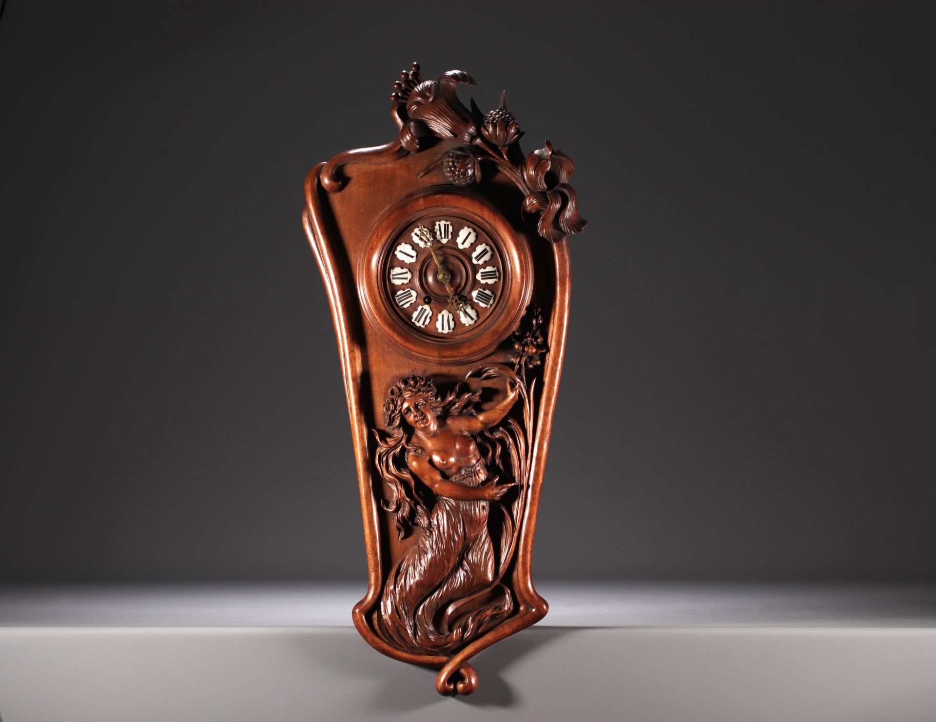 Null Art Nouveau clock in carved walnut with a half-dressed lady and floral deco&hellip;