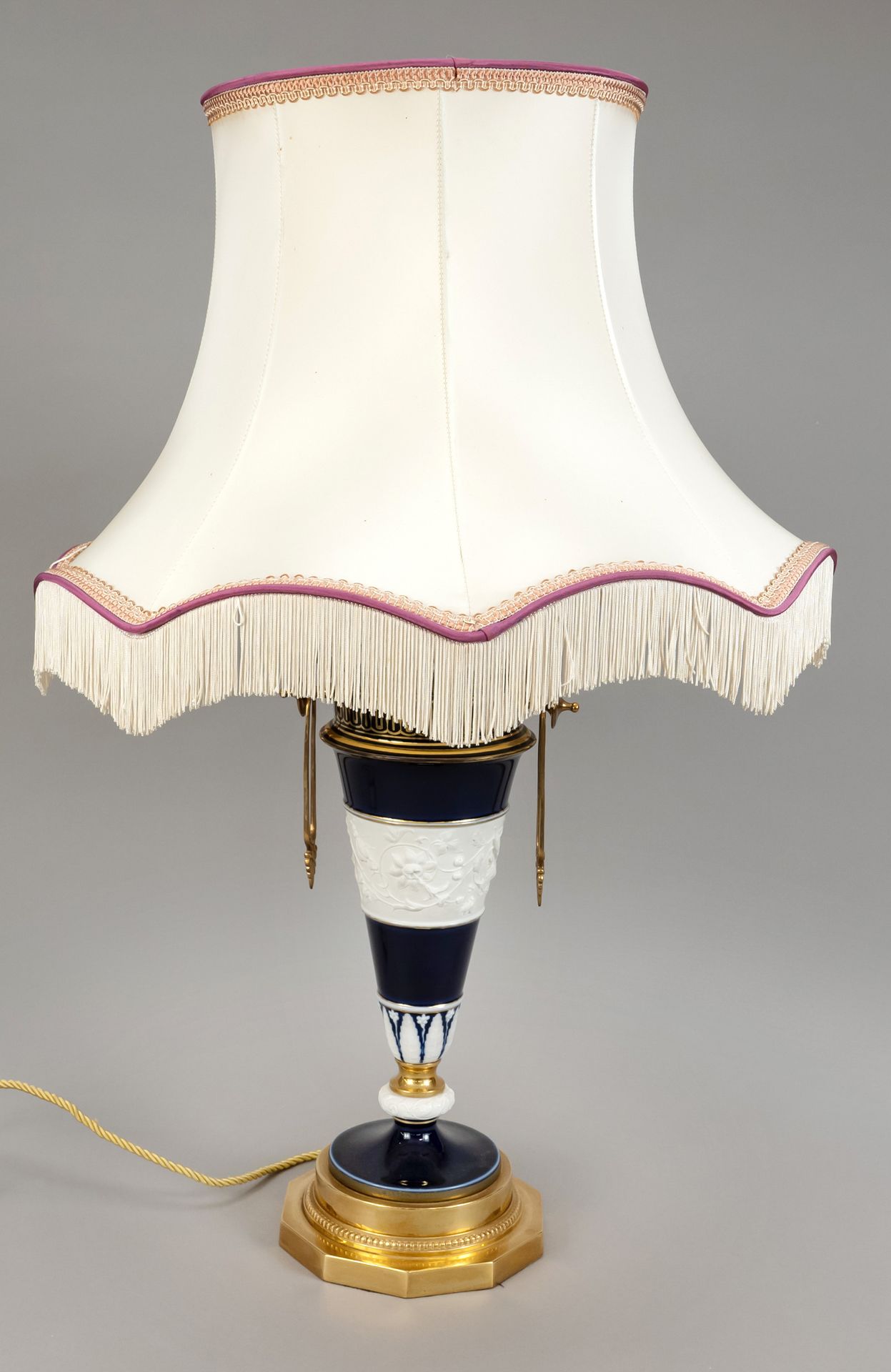 Null Vase lamp, France, 20th c., massive table lame of porcelain vase shaft, cob&hellip;