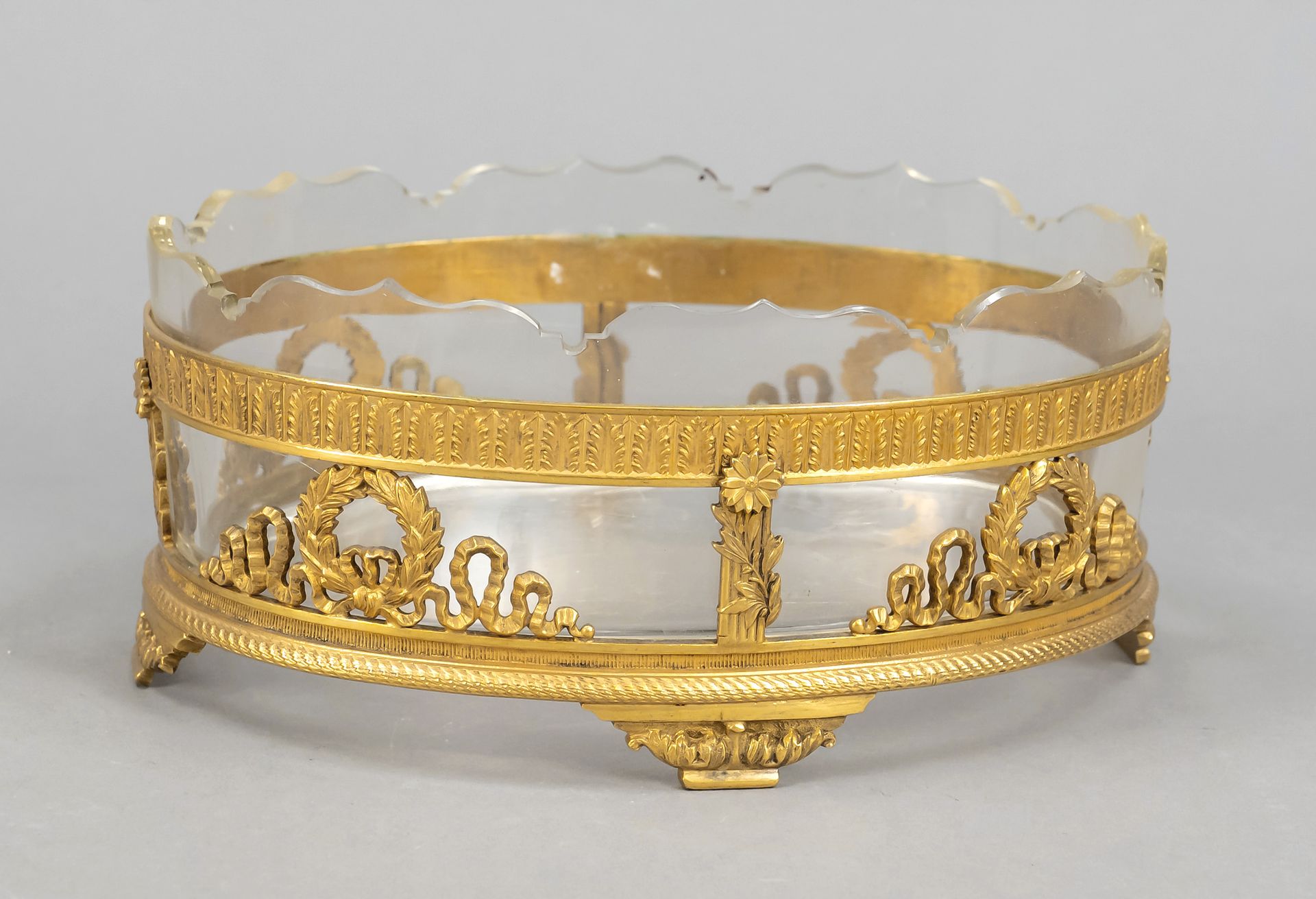 Null Ovale Empire-Schale mit vergoldeter Metallmontage, Anf. 19. Jh., auf 4 Füße&hellip;