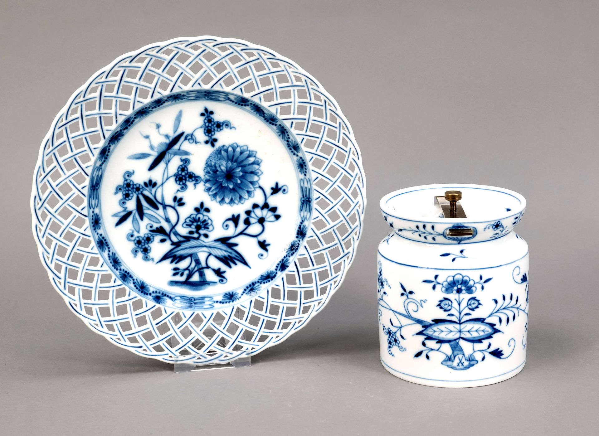 Null Dos piezas con decoración de cebollas, caja de té Meissen, década de 1970, &hellip;