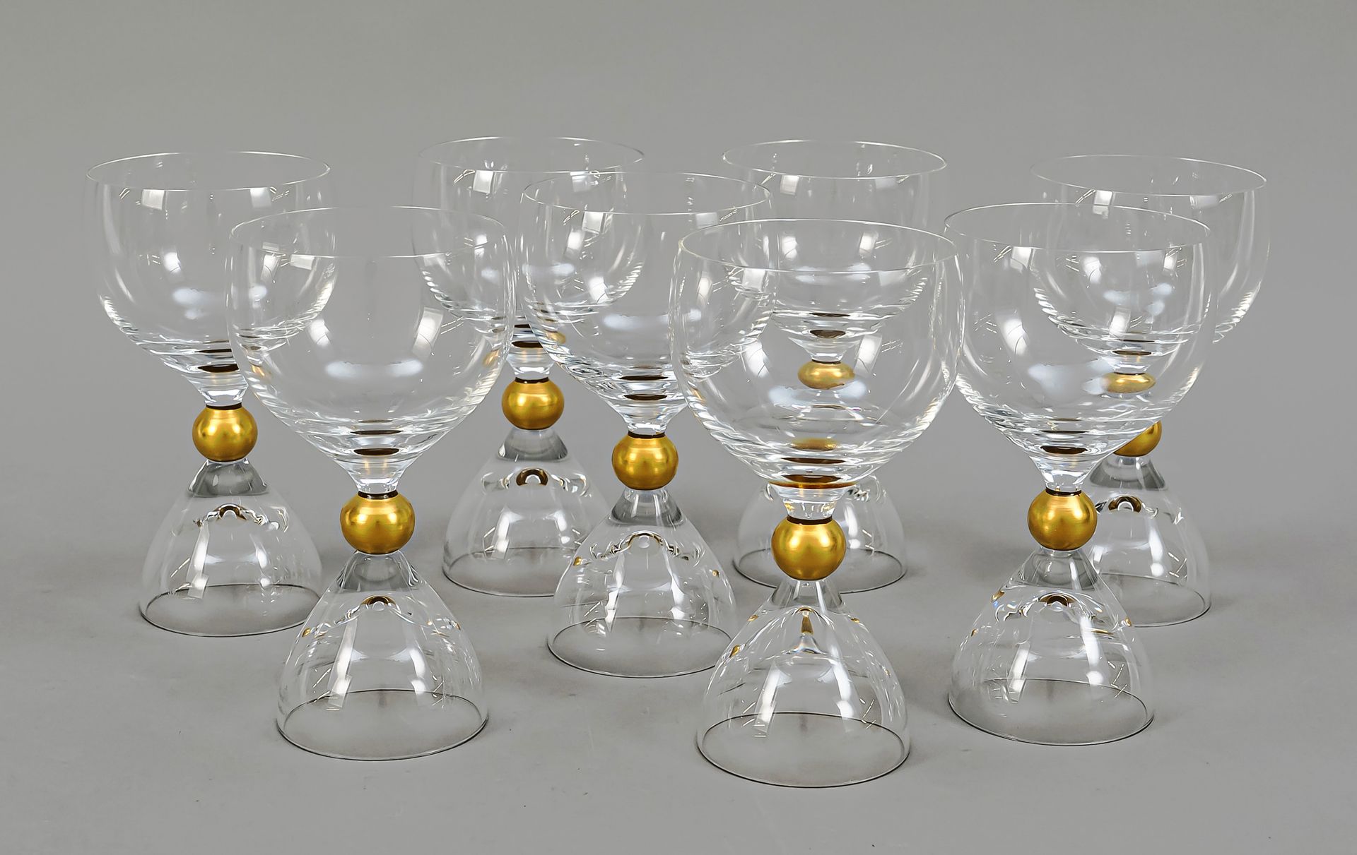 Null 八个酒杯Rosenthal，1970/1980年代，由Björn Wiinblad设计，钟形支架，带球模式的杆，球状圆顶，透明玻璃，金色装饰，高15厘&hellip;