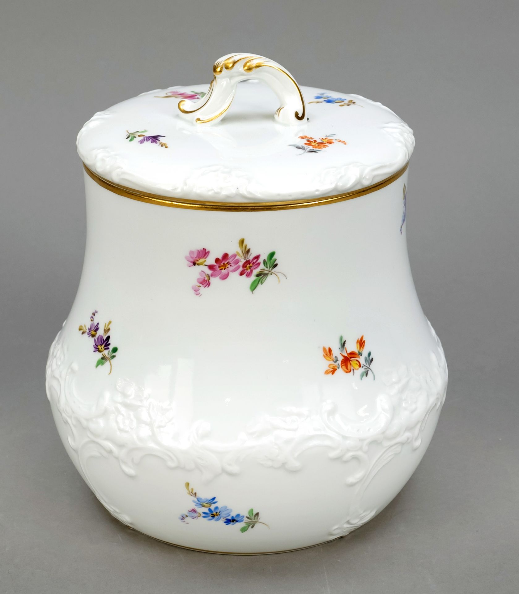 Null Large lidded box, Meissen, mark after 1934, 1st choice, model no. W 185, ma&hellip;
