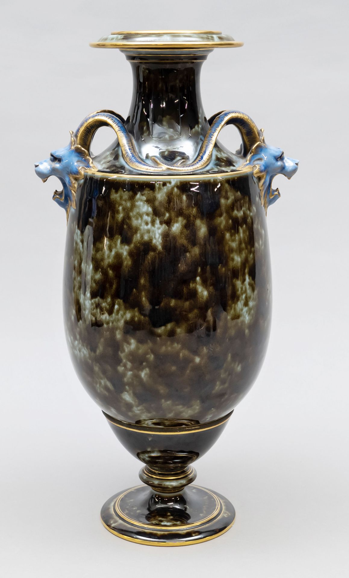 Null 罕见的花瓶，塞夫勒，法国，1875年，画家标记1884年，双拱形花瓶，所谓的"''VASE A DOUBLE CULO'T'''，侧面有神话生物形状的&hellip;