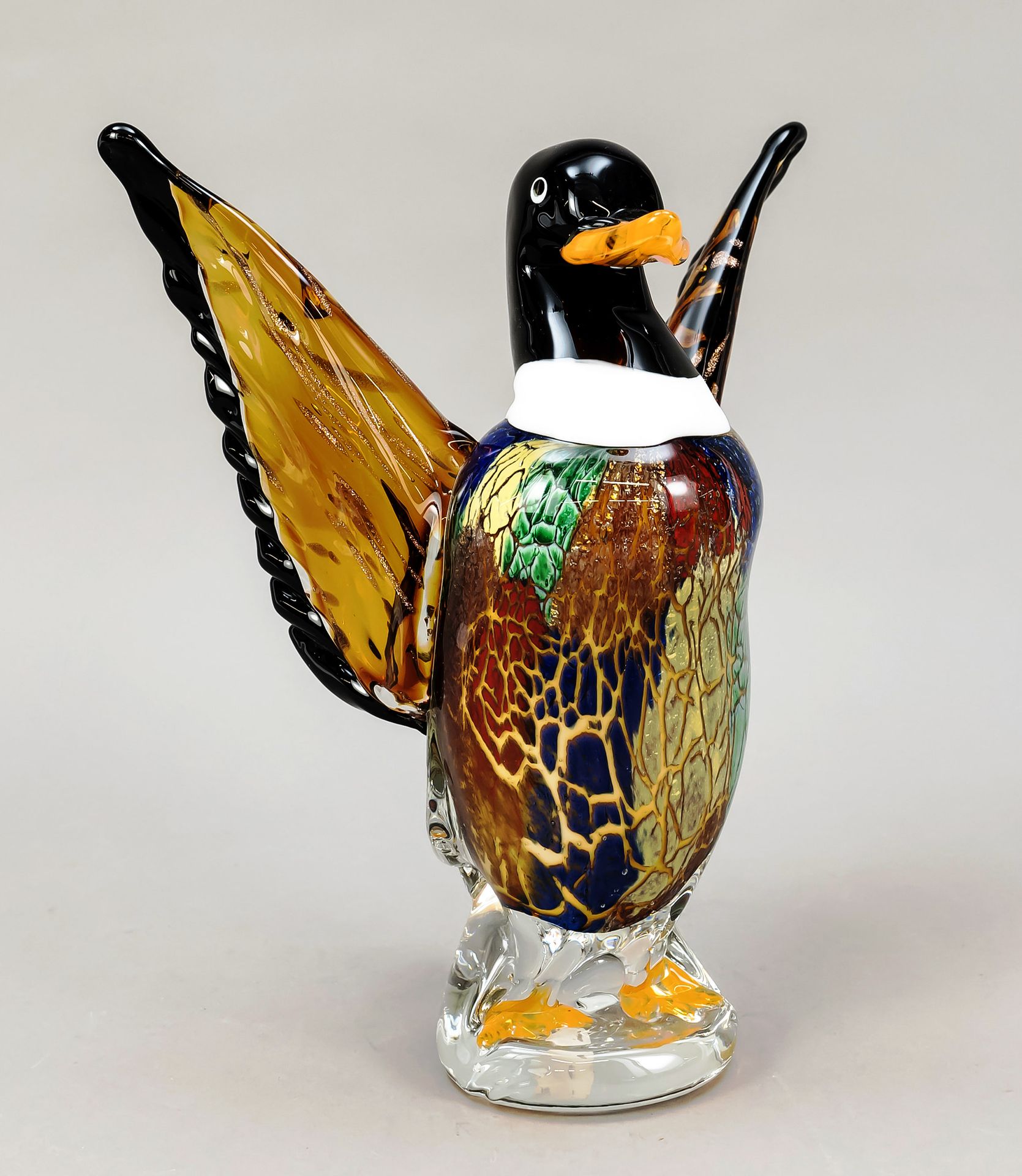 Null 张开翅膀的鸭子，意大利，21世纪初，穆拉诺（？），透明和彩色玻璃，中间嵌有黄金，高30厘米